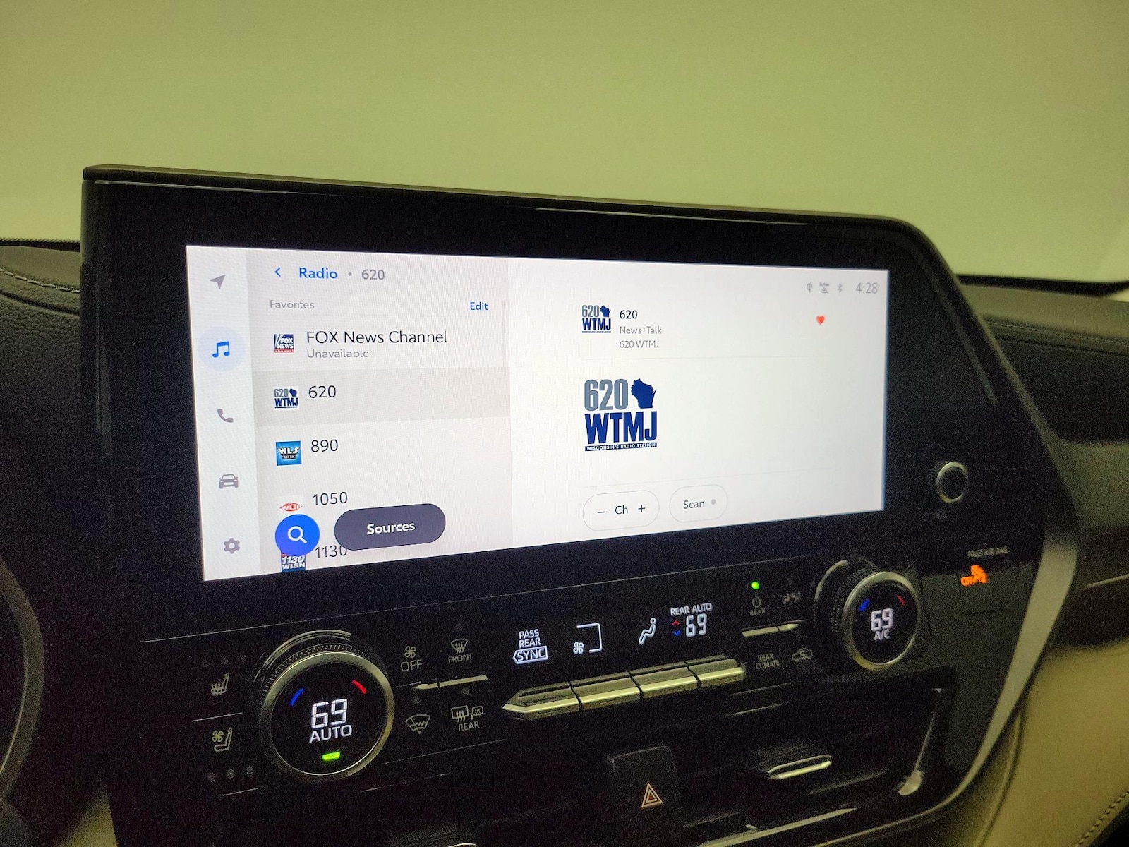 2023 Toyota Highlander Limited - Photo 16