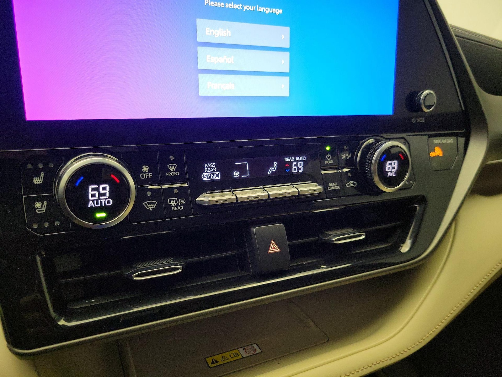 2023 Toyota Highlander Limited - Photo 17