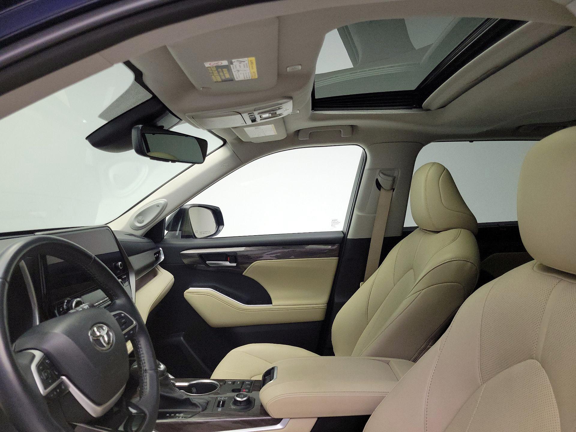 Thumbnail: 2023 Toyota Highlander - 19
