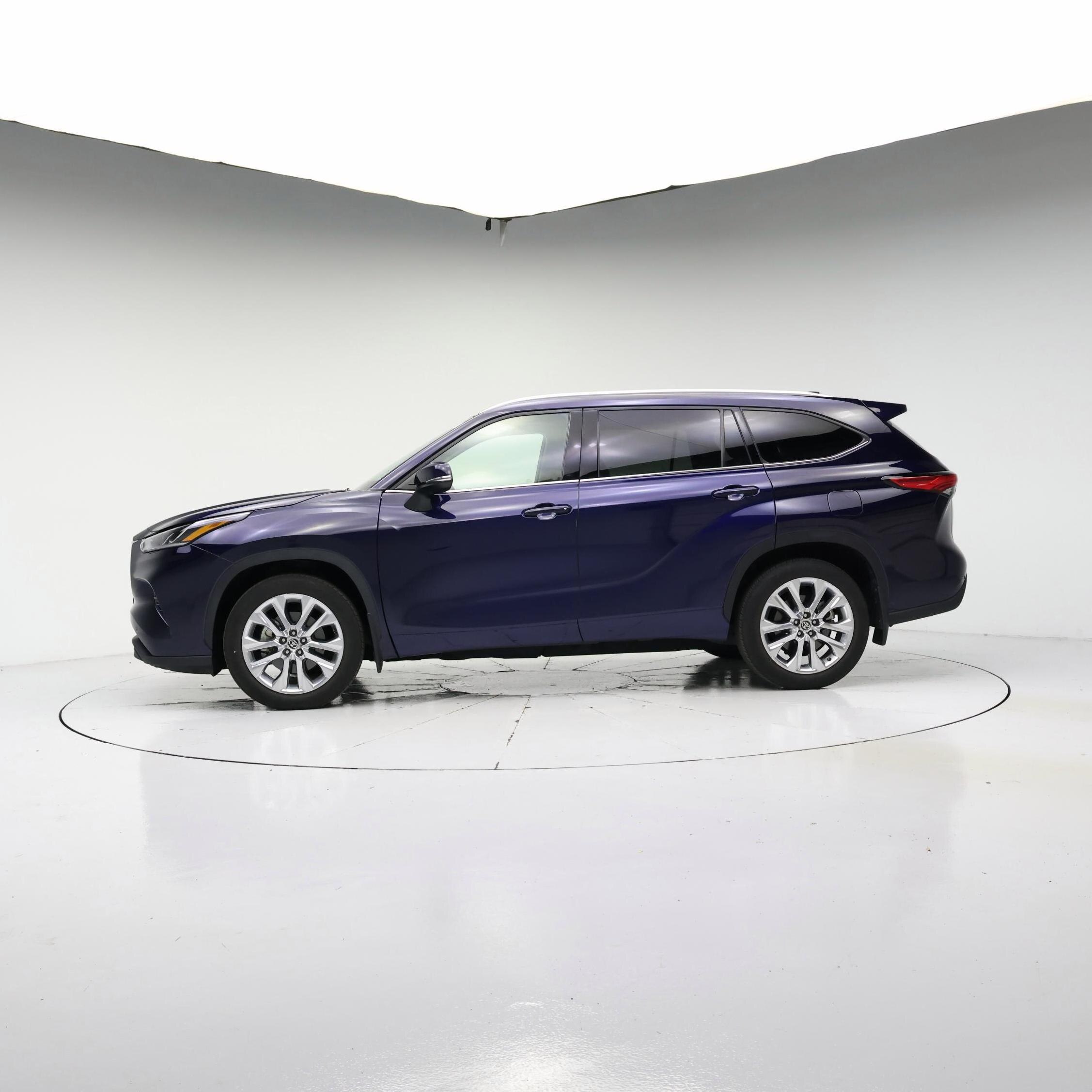 Thumbnail: 2023 Toyota Highlander - 3