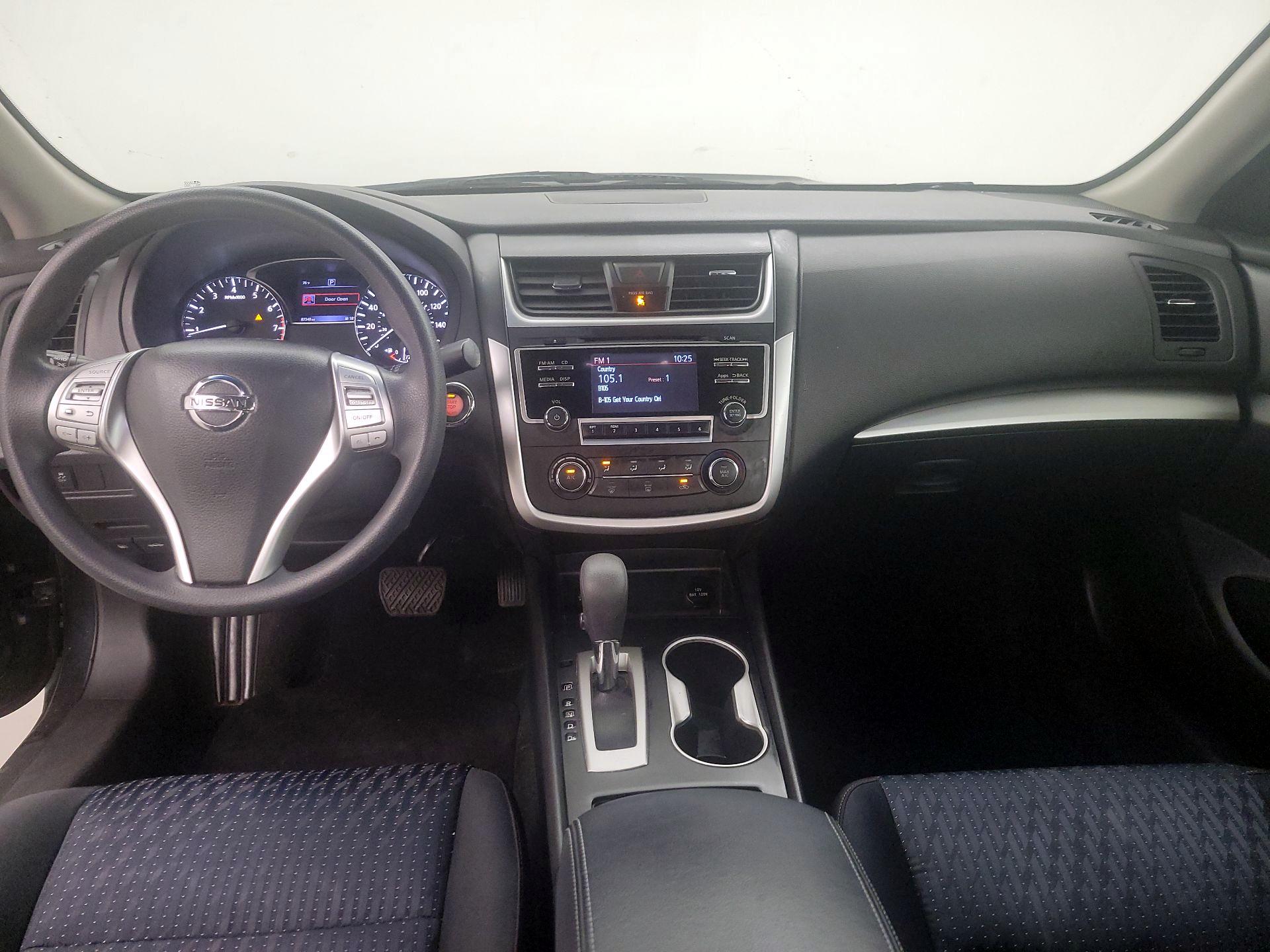 Thumbnail: 2016 Nissan Altima - 9