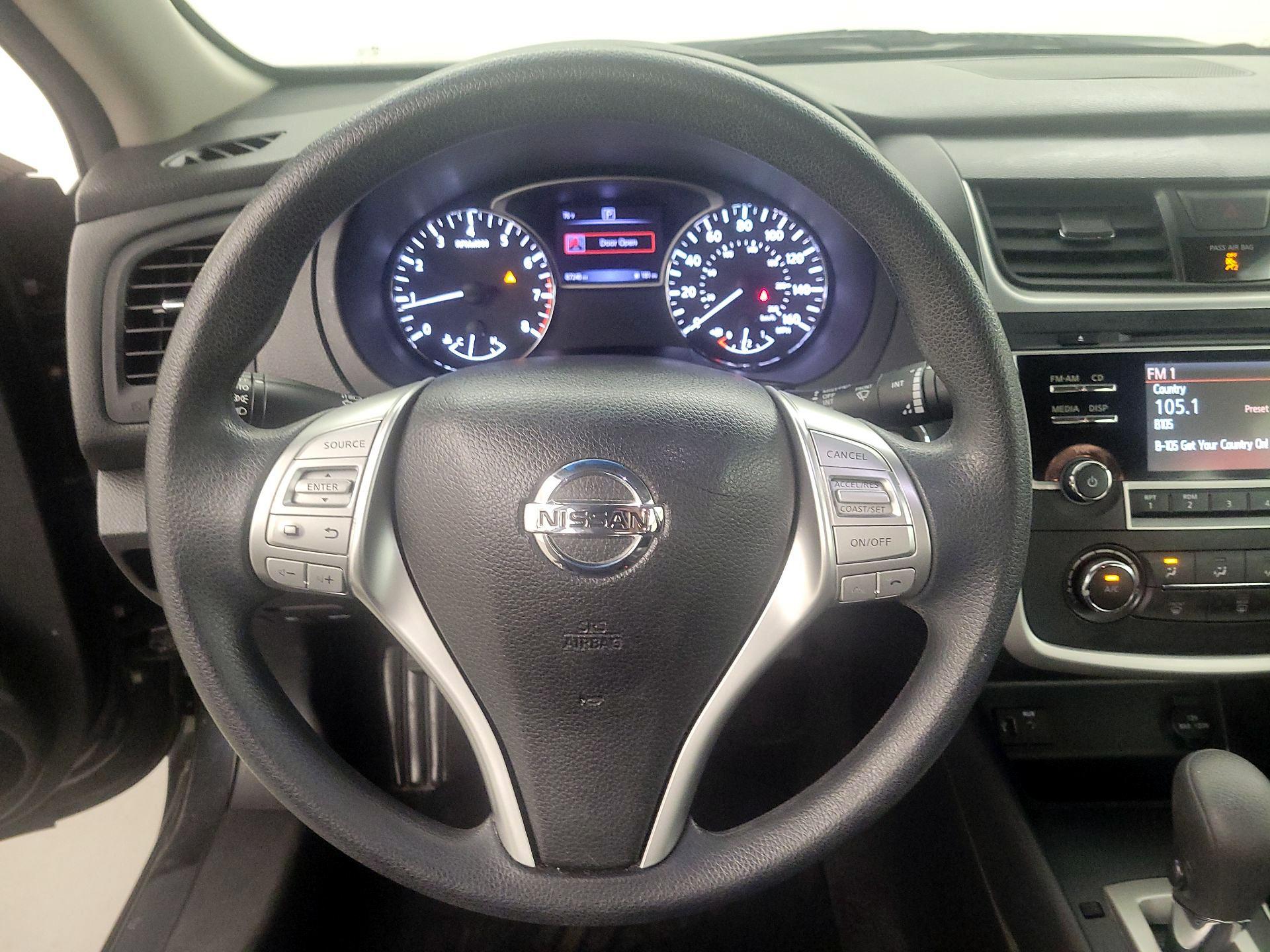 Thumbnail: 2016 Nissan Altima - 10