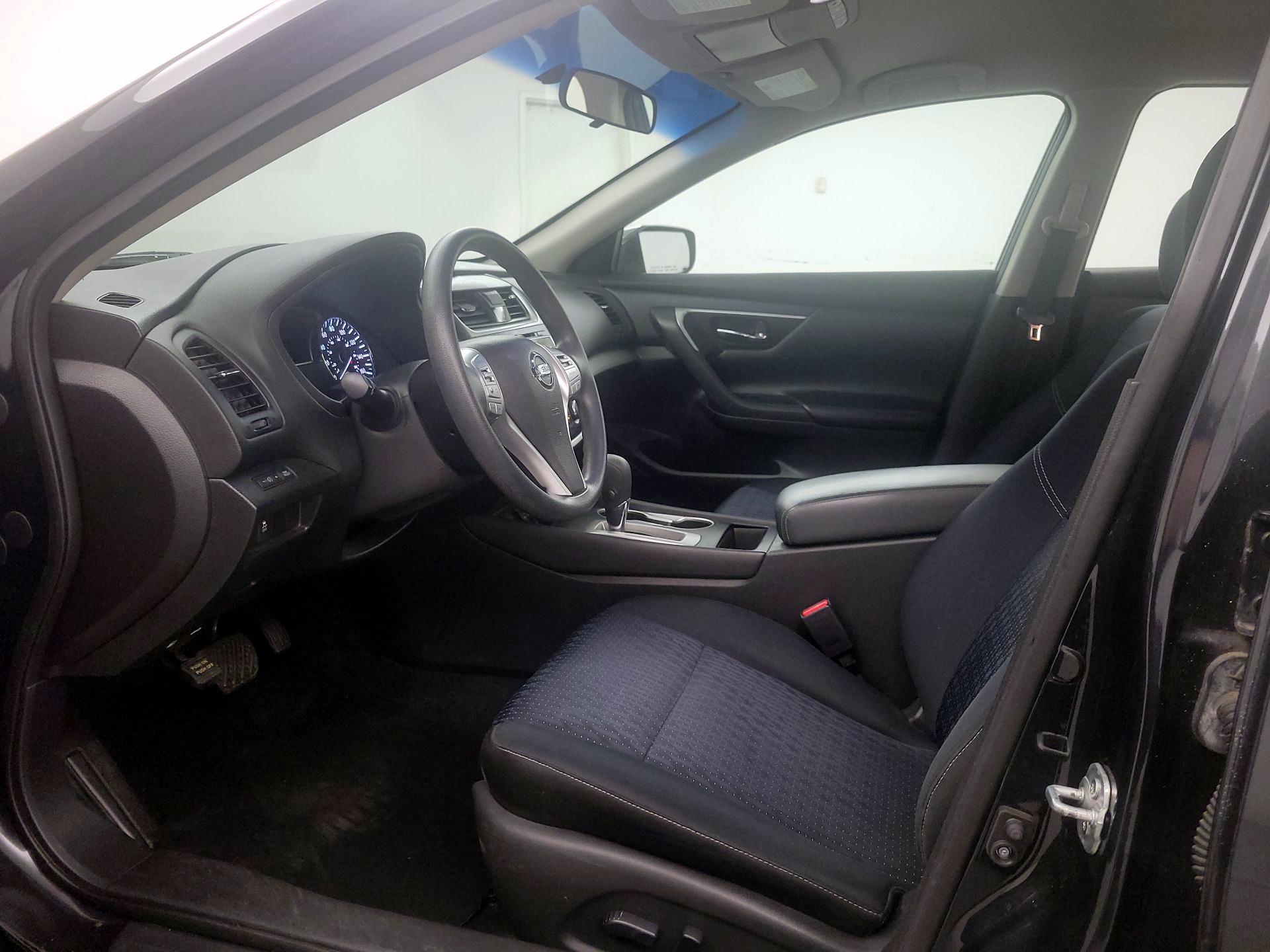 Thumbnail: 2016 Nissan Altima - 11