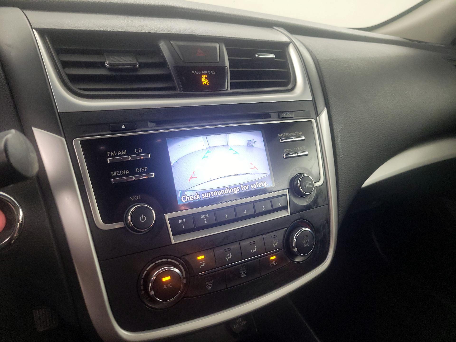 Thumbnail: 2016 Nissan Altima - 14