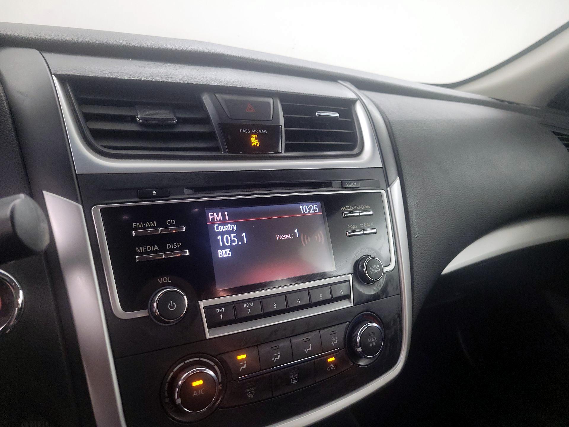 Thumbnail: 2016 Nissan Altima - 15