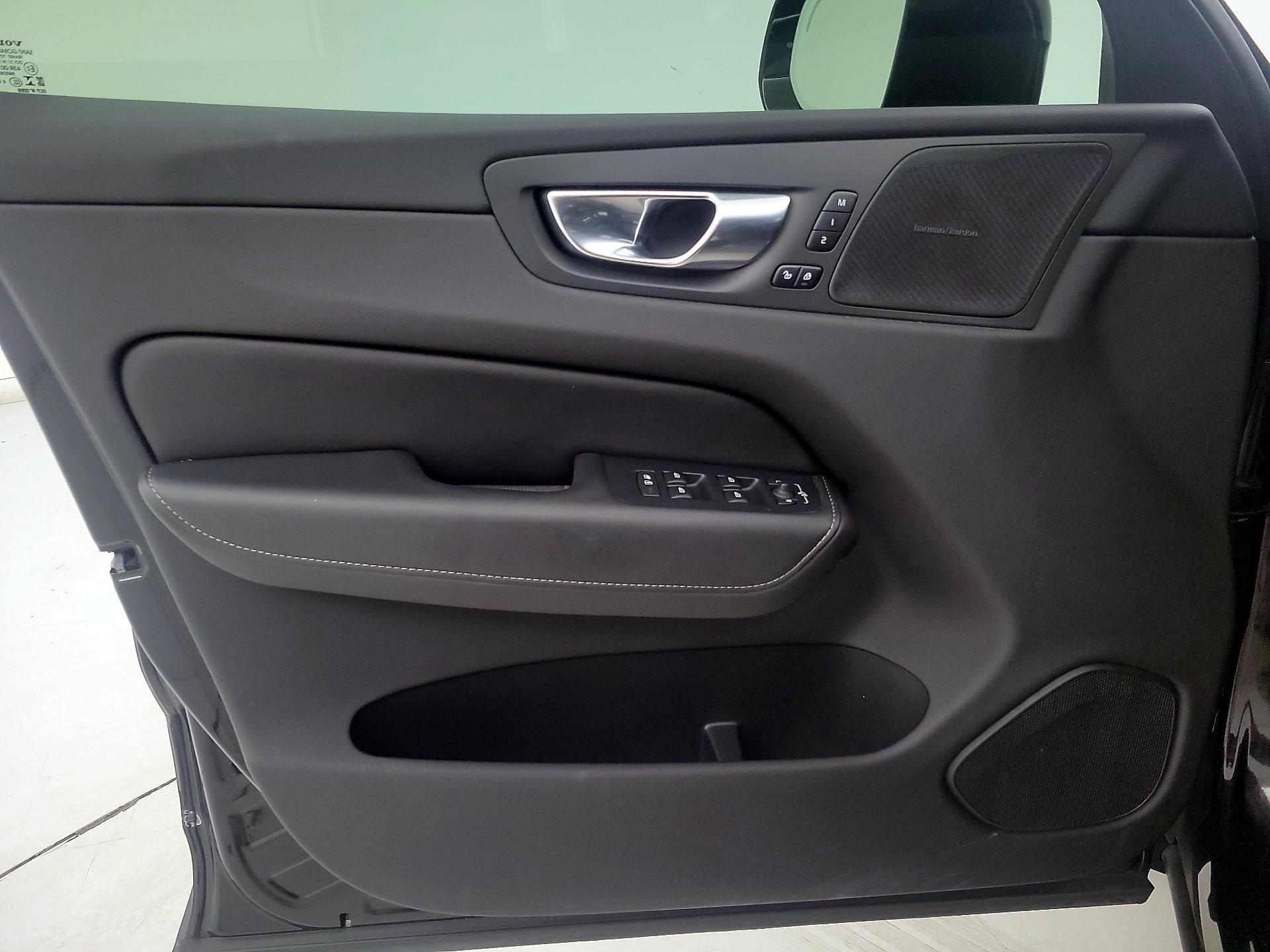 Thumbnail: 2021 Volvo XC60 - 12