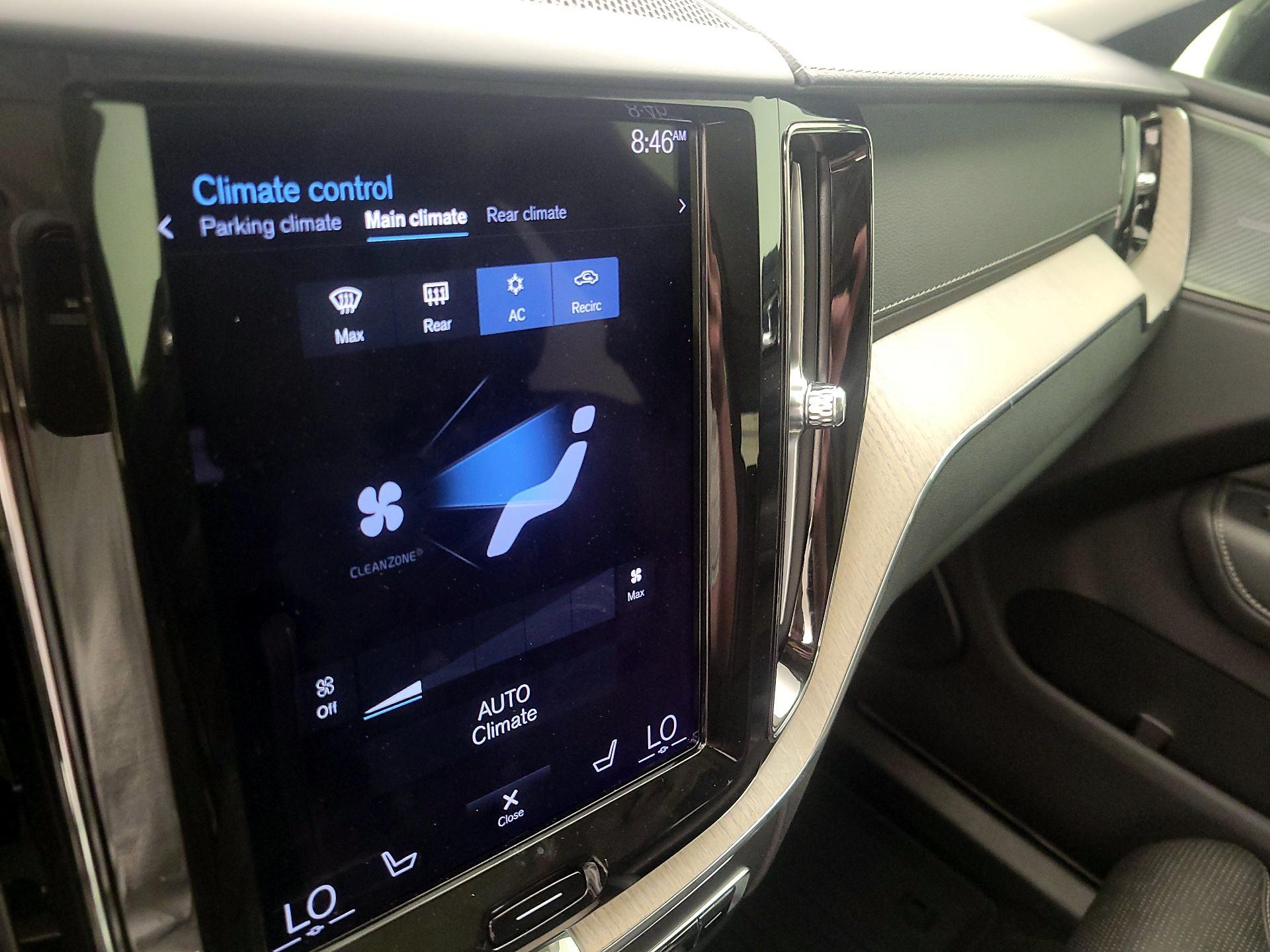 Thumbnail: 2021 Volvo XC60 - 17