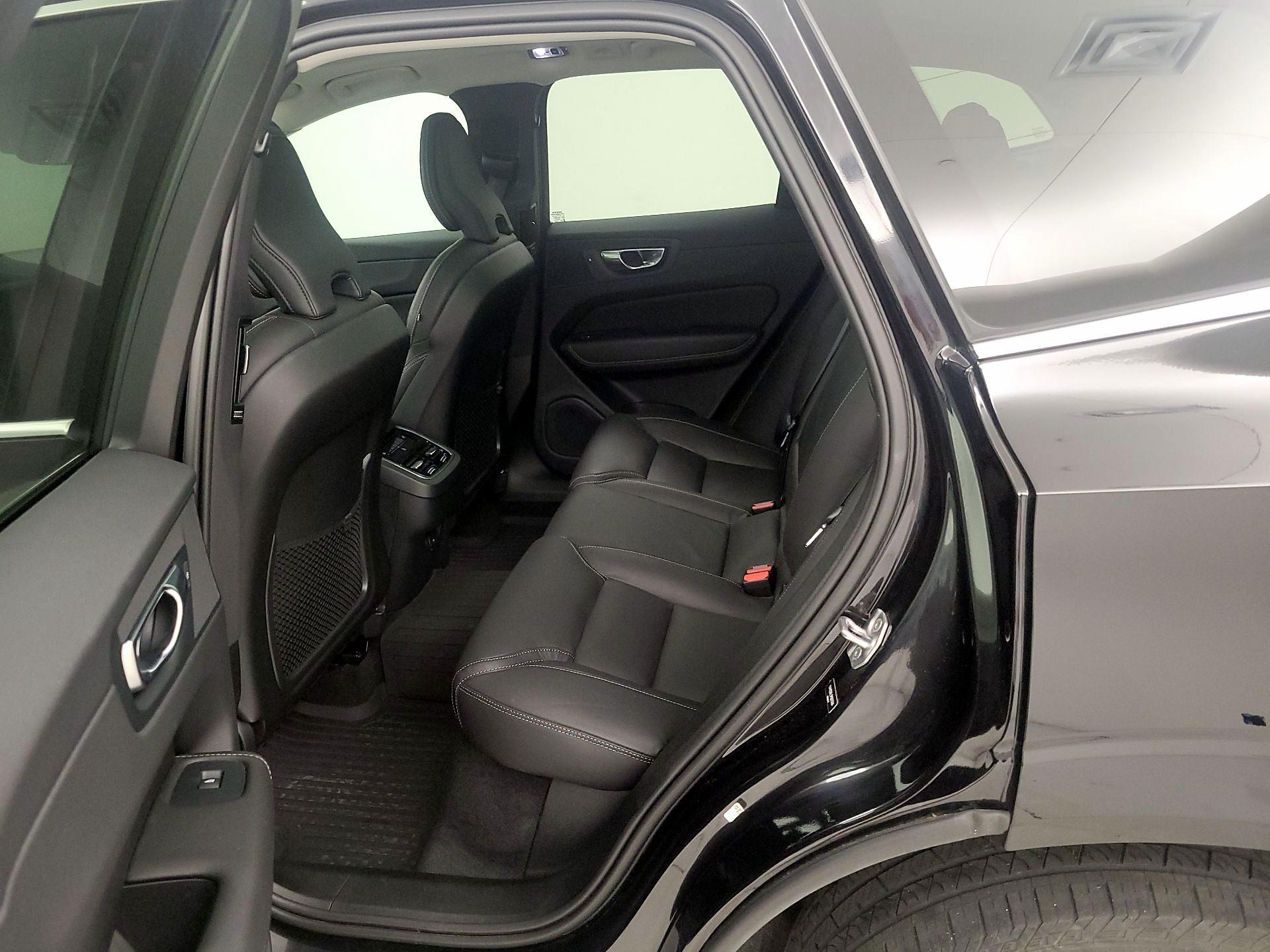 Thumbnail: 2021 Volvo XC60 - 20