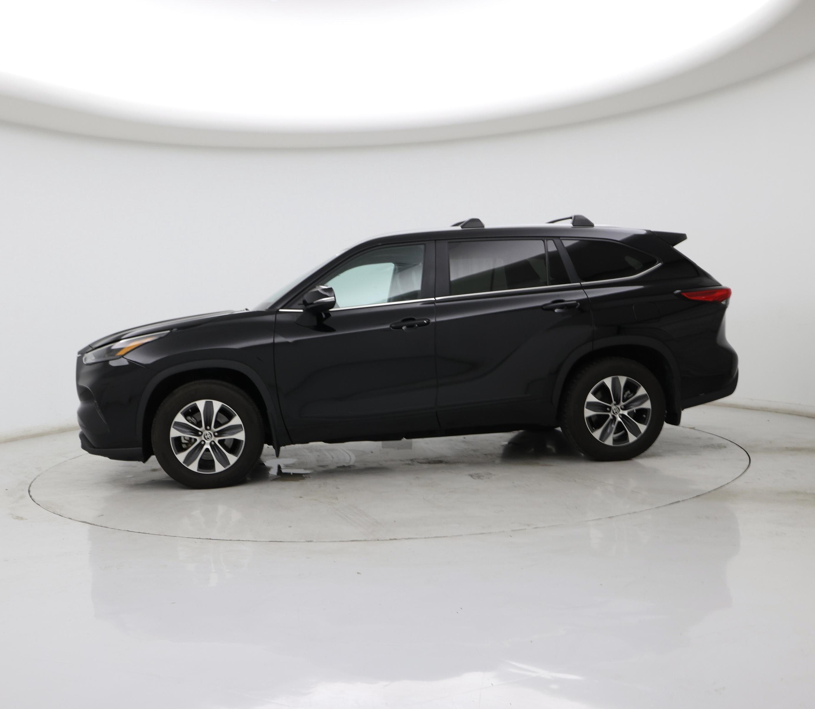 Thumbnail: 2023 Toyota Highlander - 3
