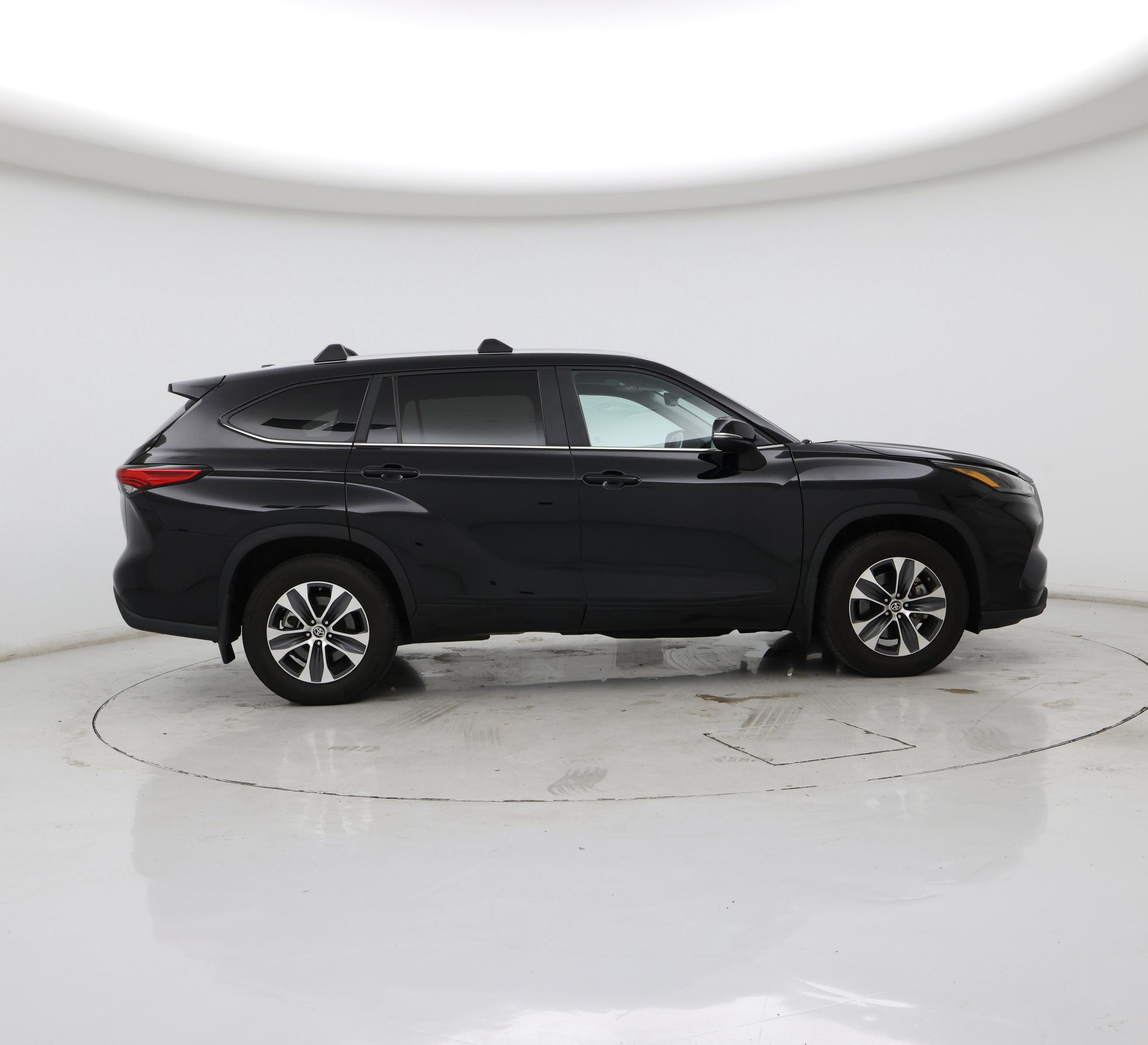 Thumbnail: 2023 Toyota Highlander - 7