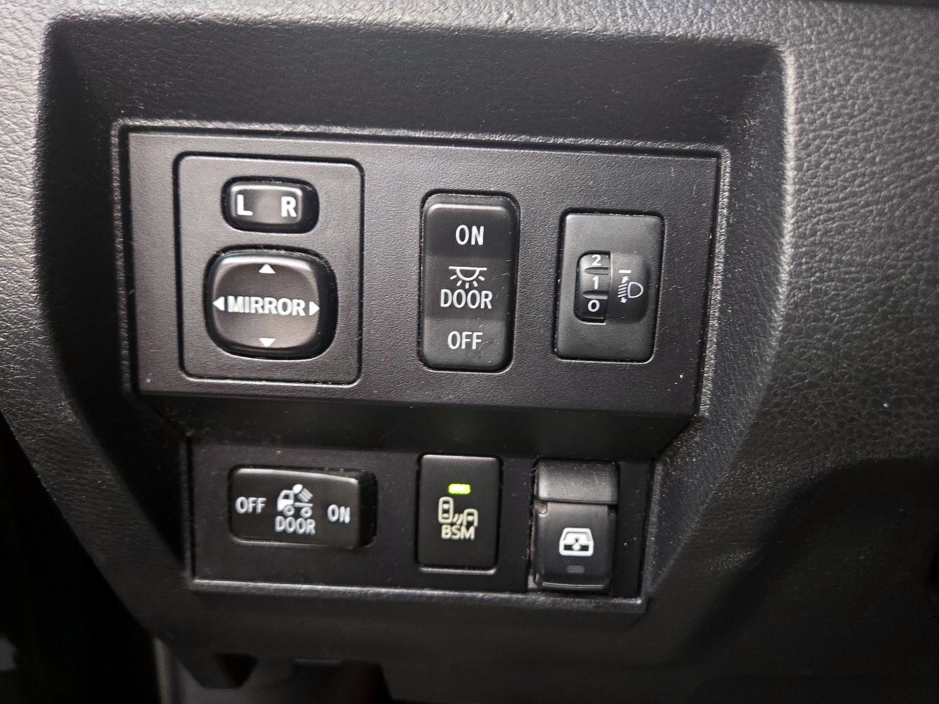 Thumbnail: 2017 Toyota Tundra - 13