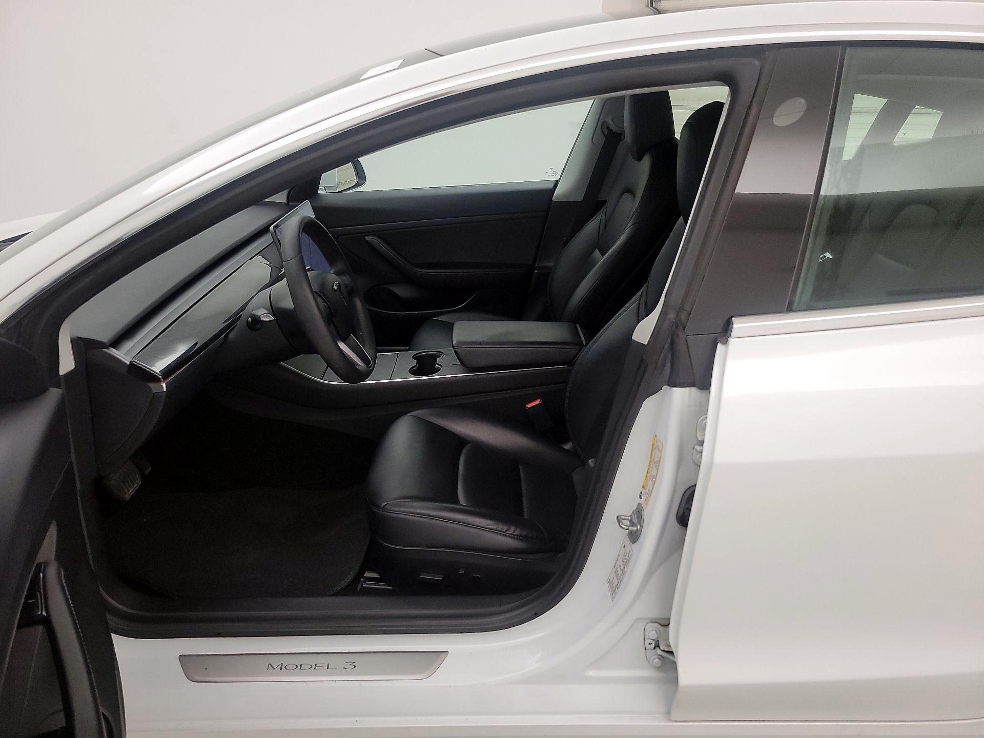 Thumbnail: 2020 Tesla Model 3 - 11