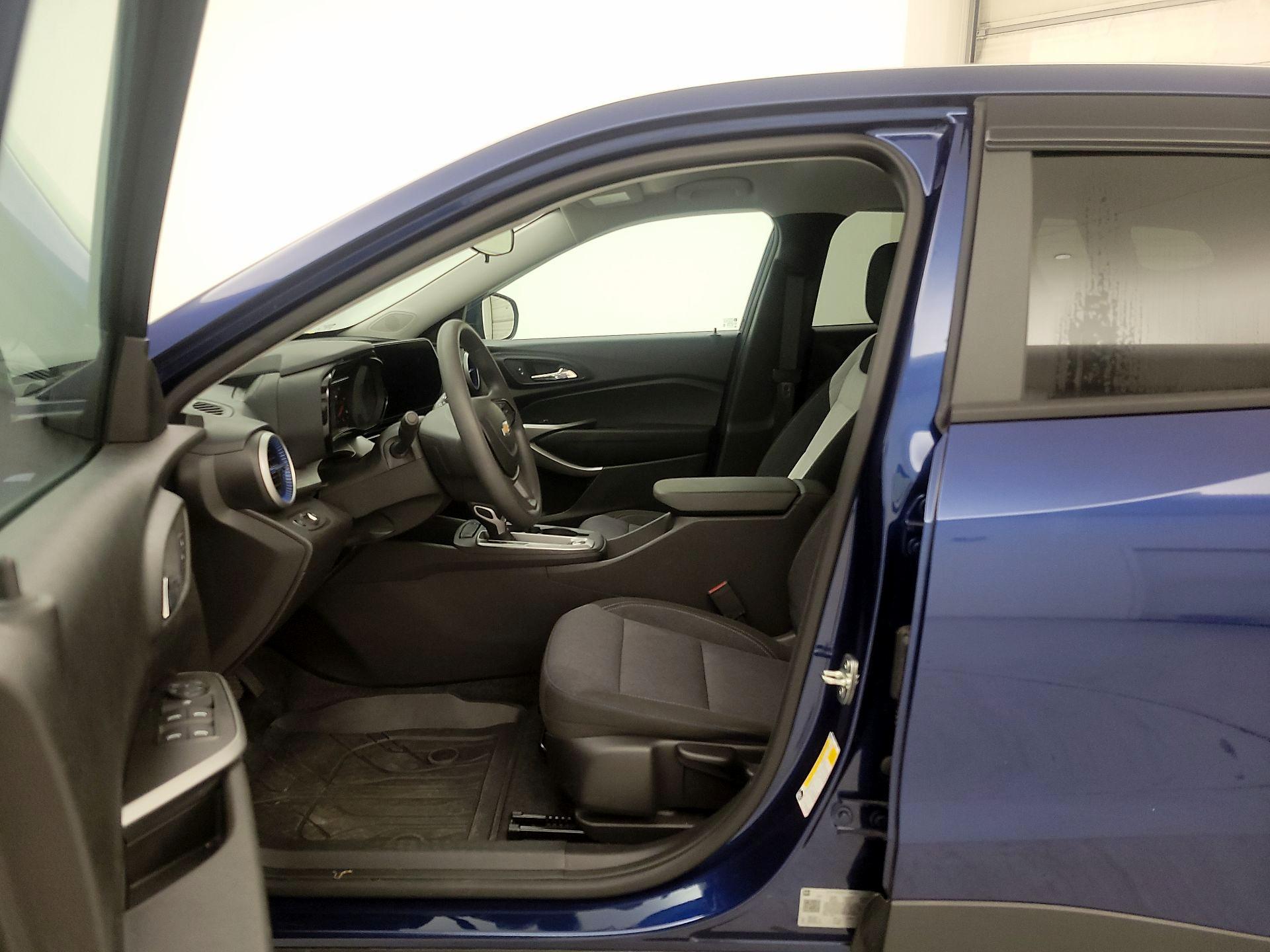 Thumbnail: 2024 Chevrolet Trax - 11
