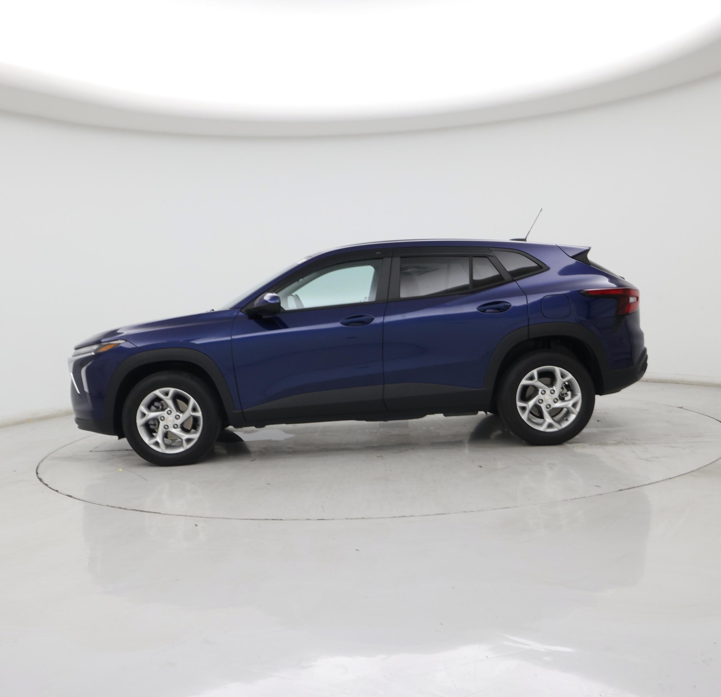 Thumbnail: 2024 Chevrolet Trax - 3
