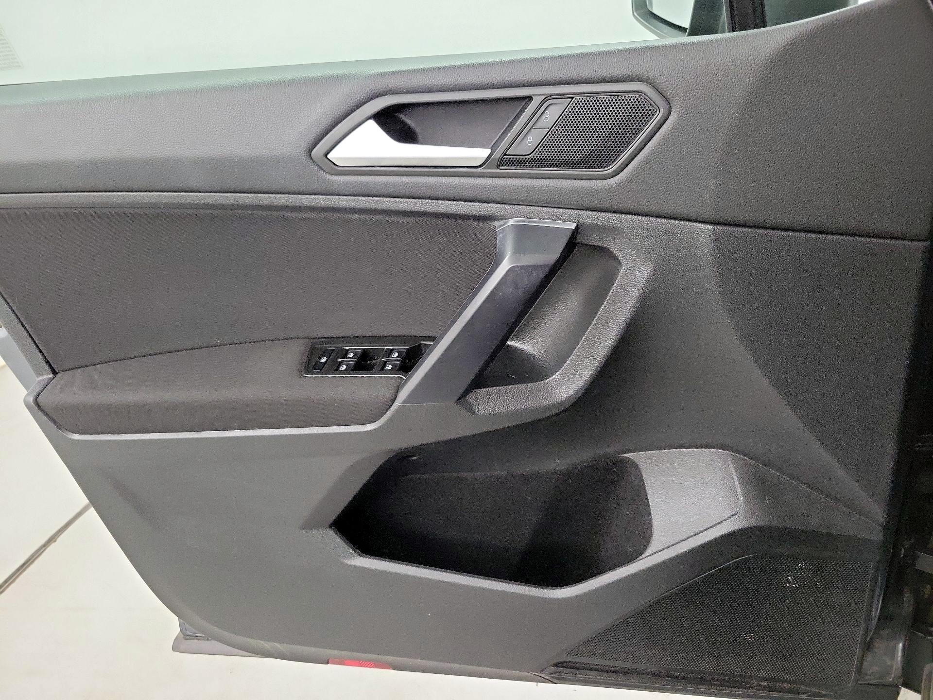 Thumbnail: 2021 Volkswagen Tiguan - 10