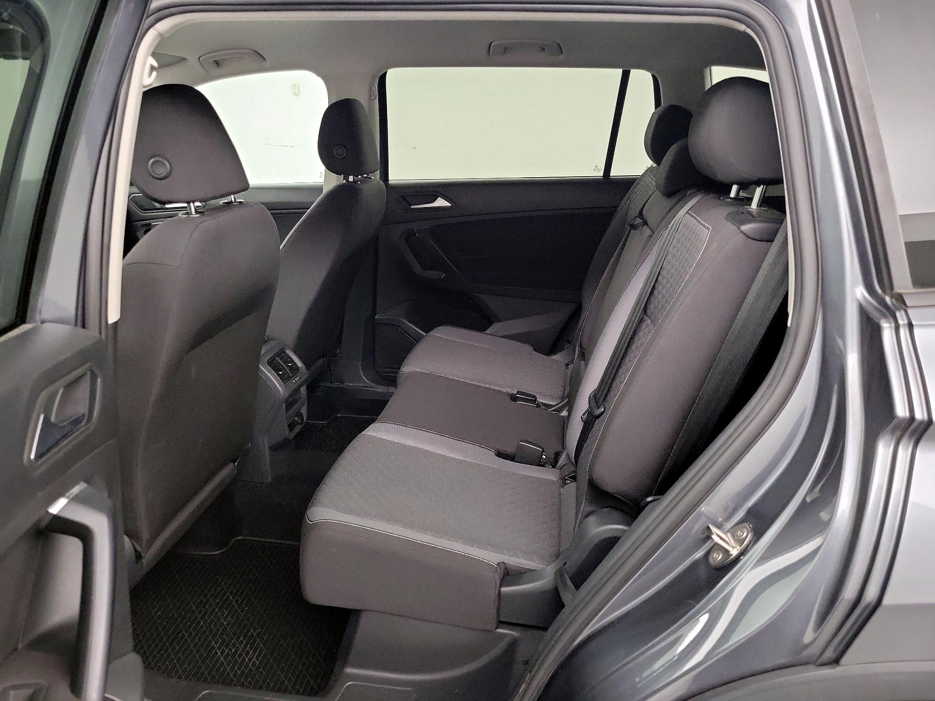 Thumbnail: 2021 Volkswagen Tiguan - 17