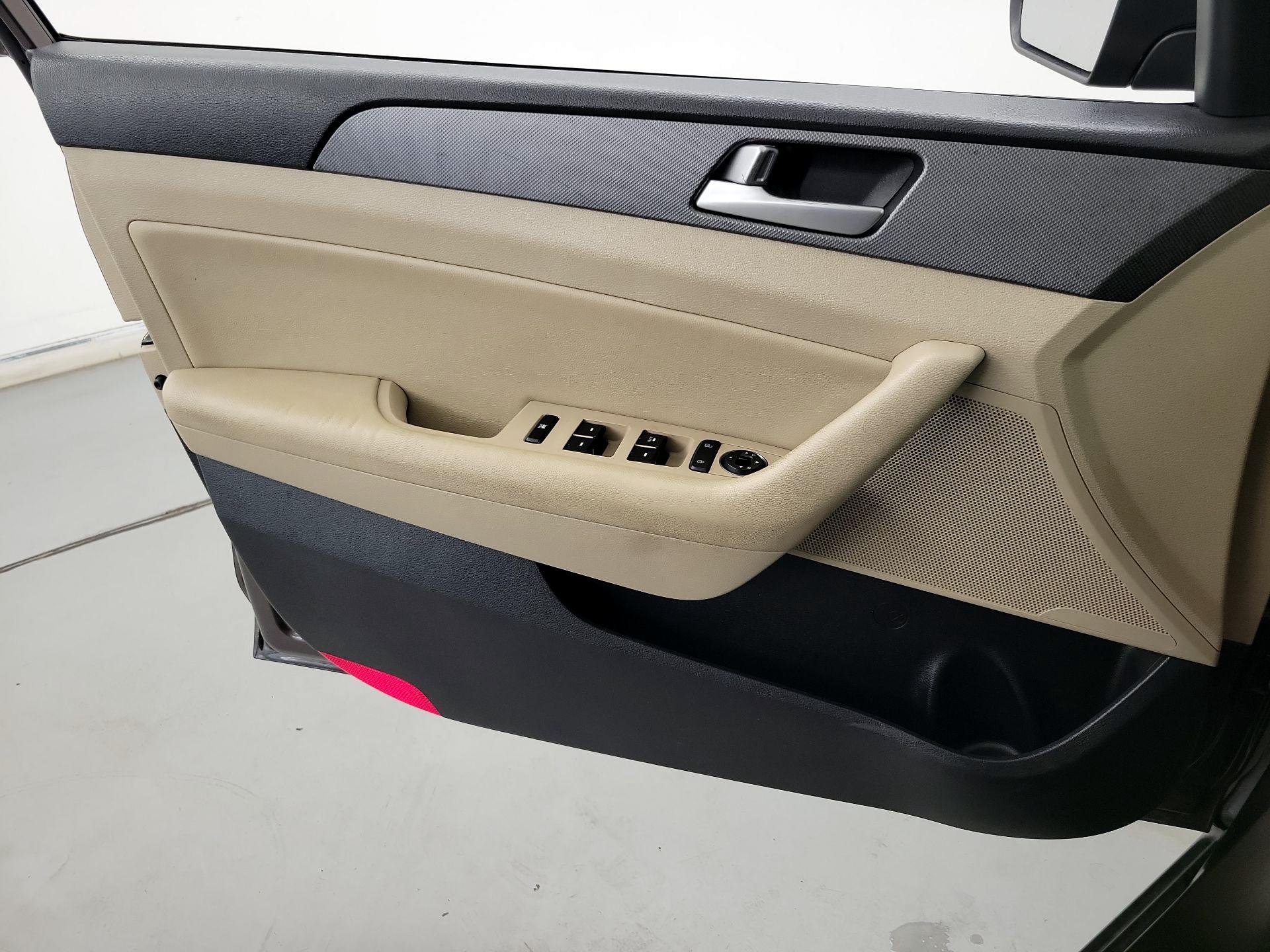 Thumbnail: 2015 Hyundai Sonata - 12