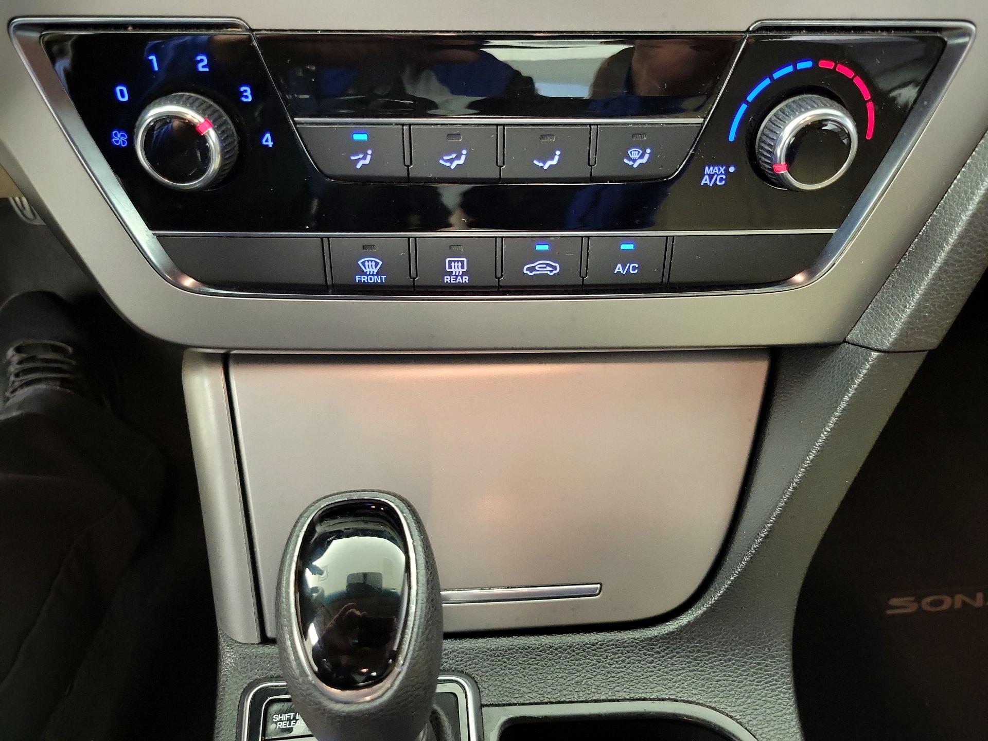Thumbnail: 2015 Hyundai Sonata - 16