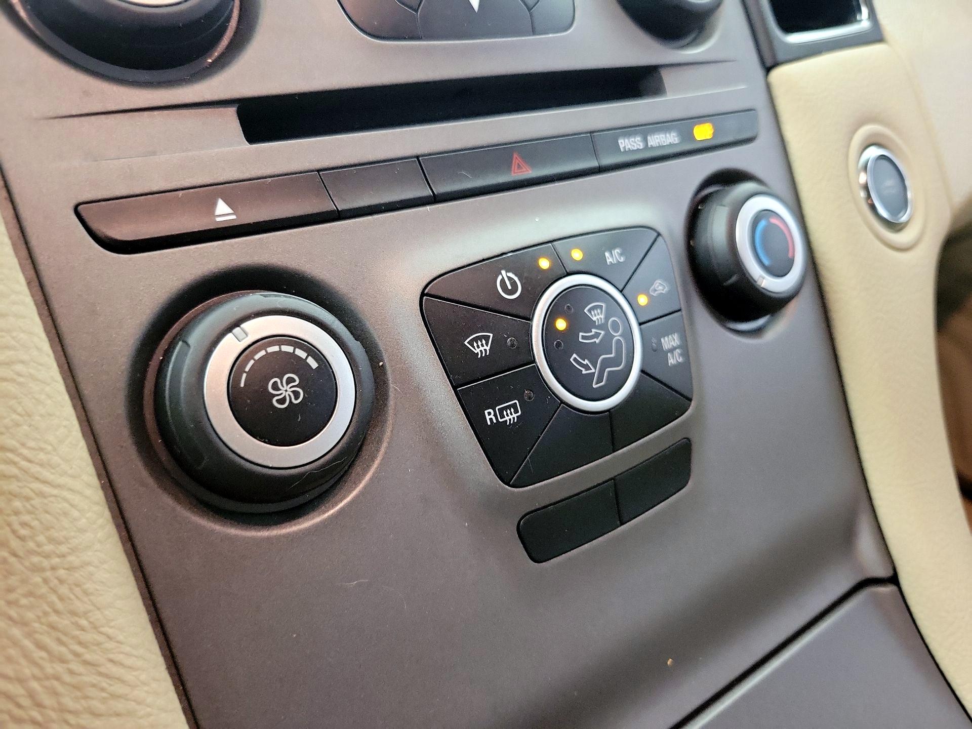 Thumbnail: 2014 Ford Taurus - 15
