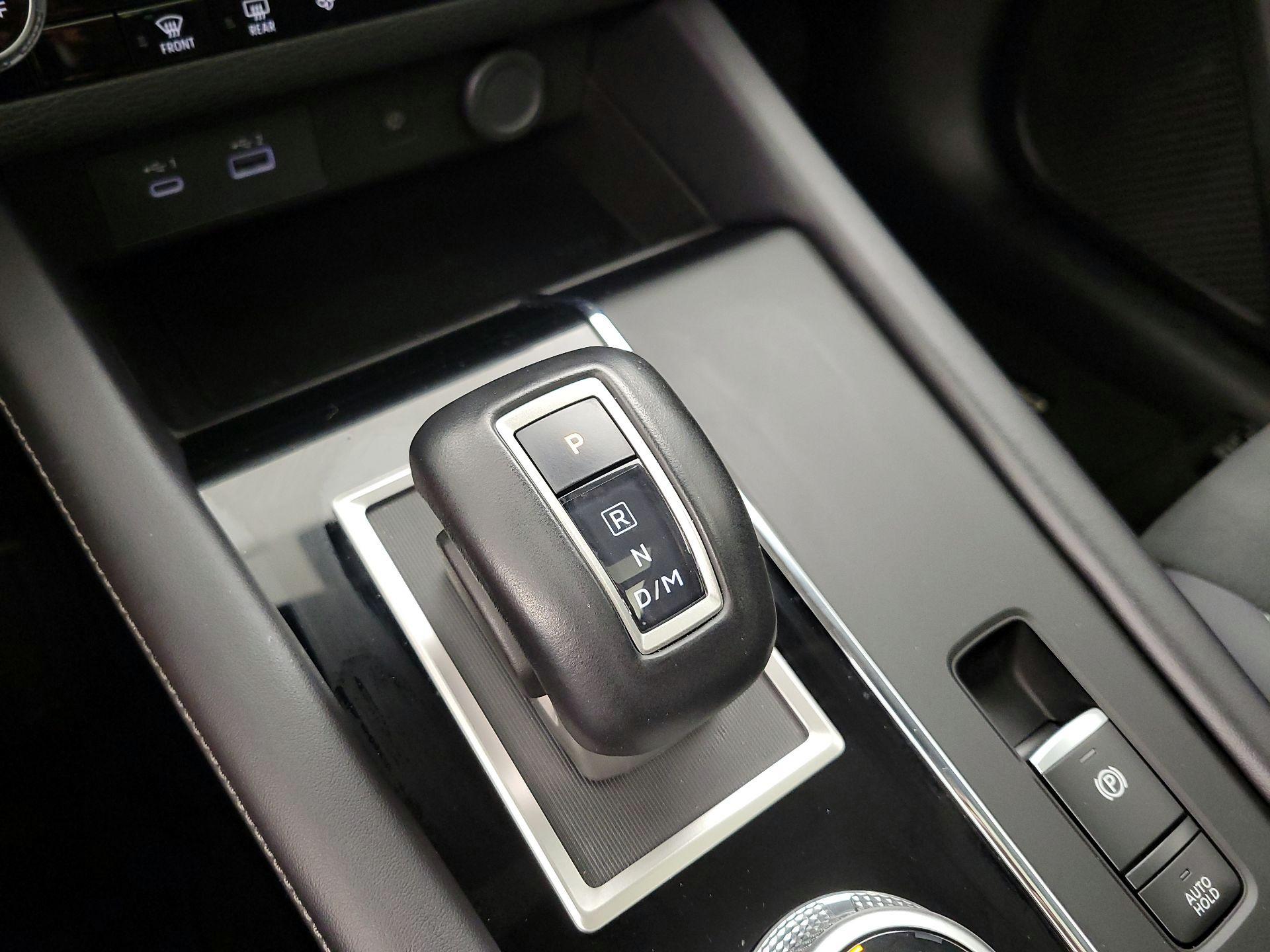 Thumbnail: 2024 Mitsubishi Outlander - 18