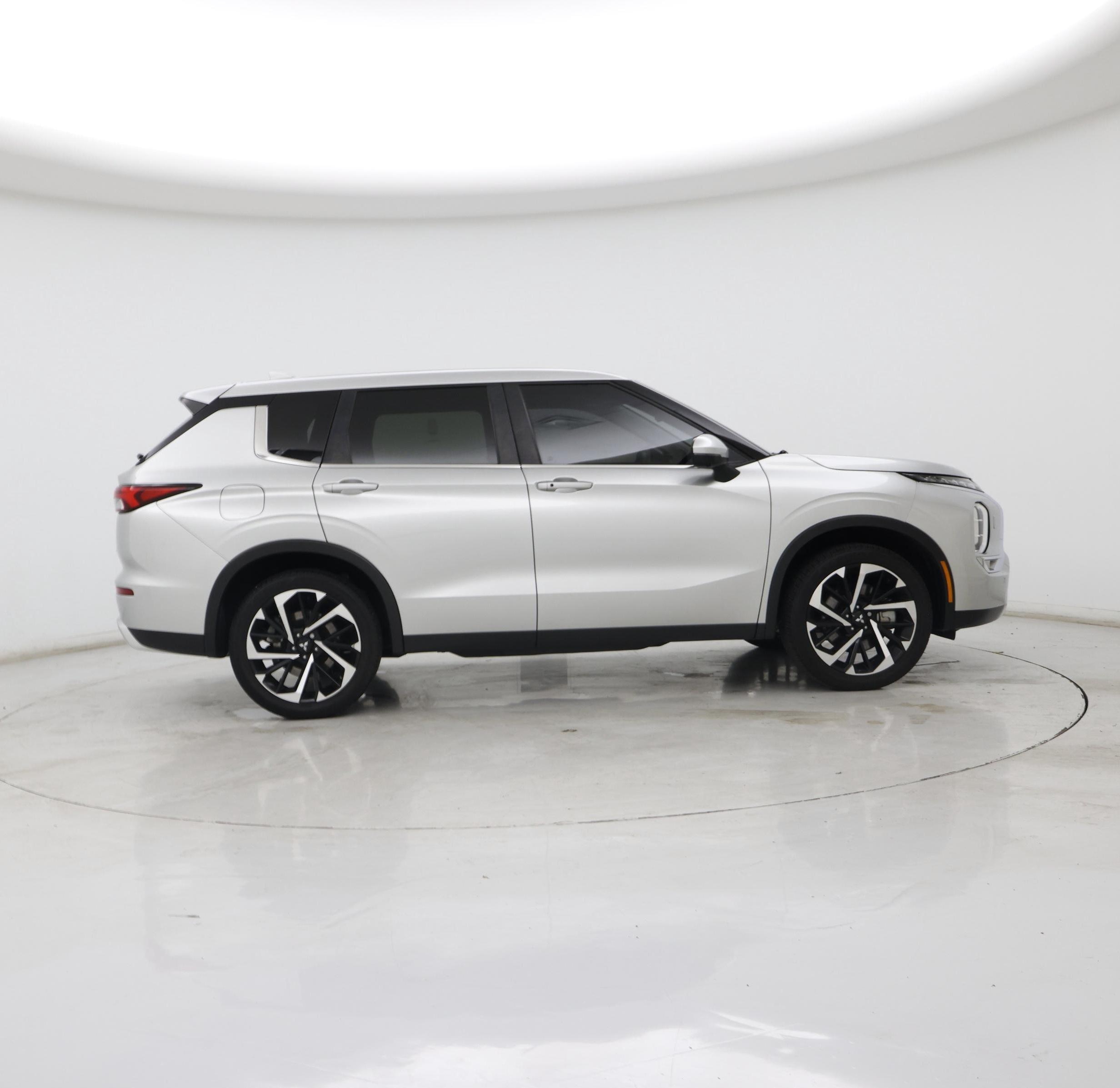 Thumbnail: 2024 Mitsubishi Outlander - 7
