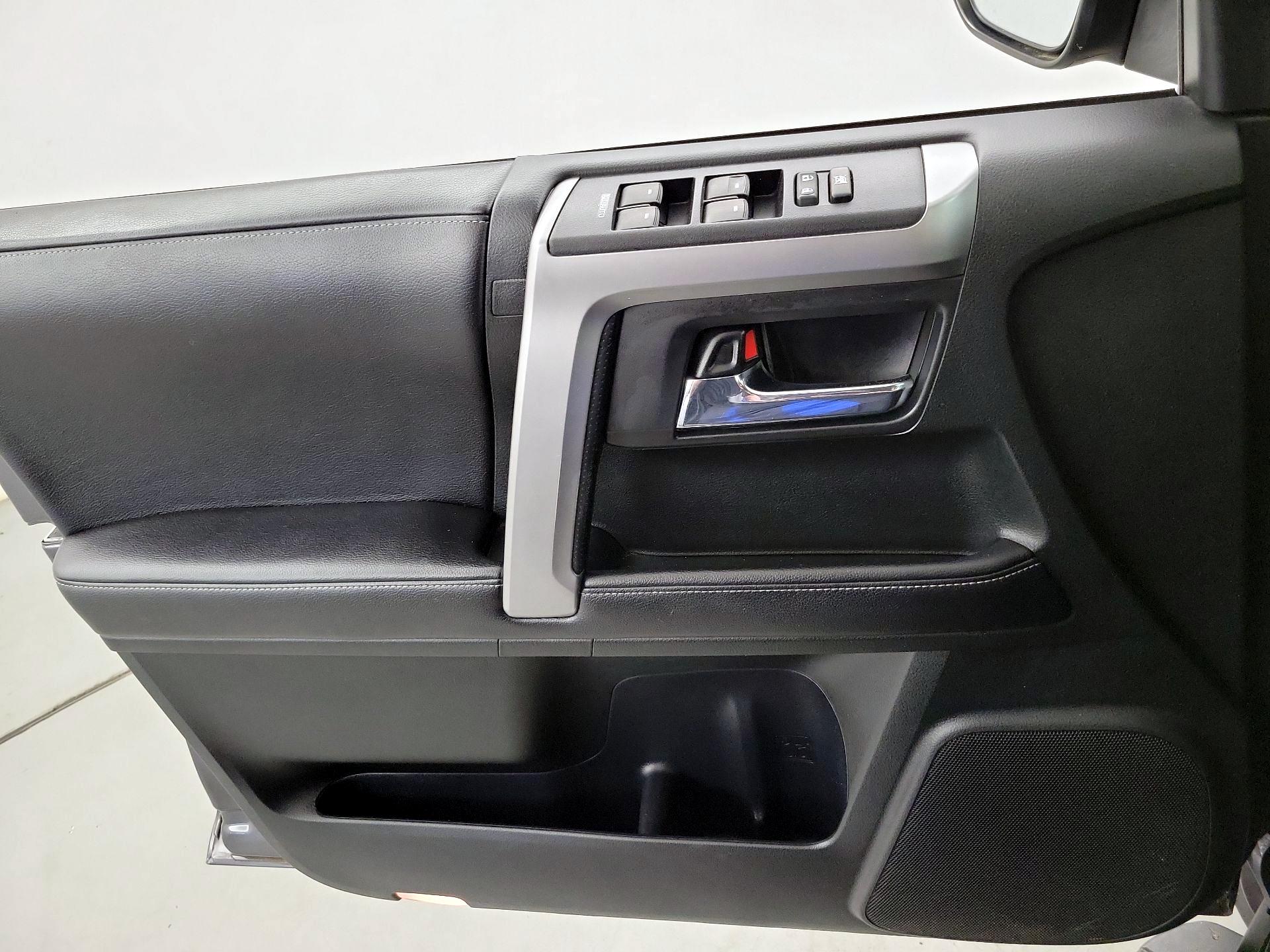 Thumbnail: 2016 Toyota 4Runner - 12