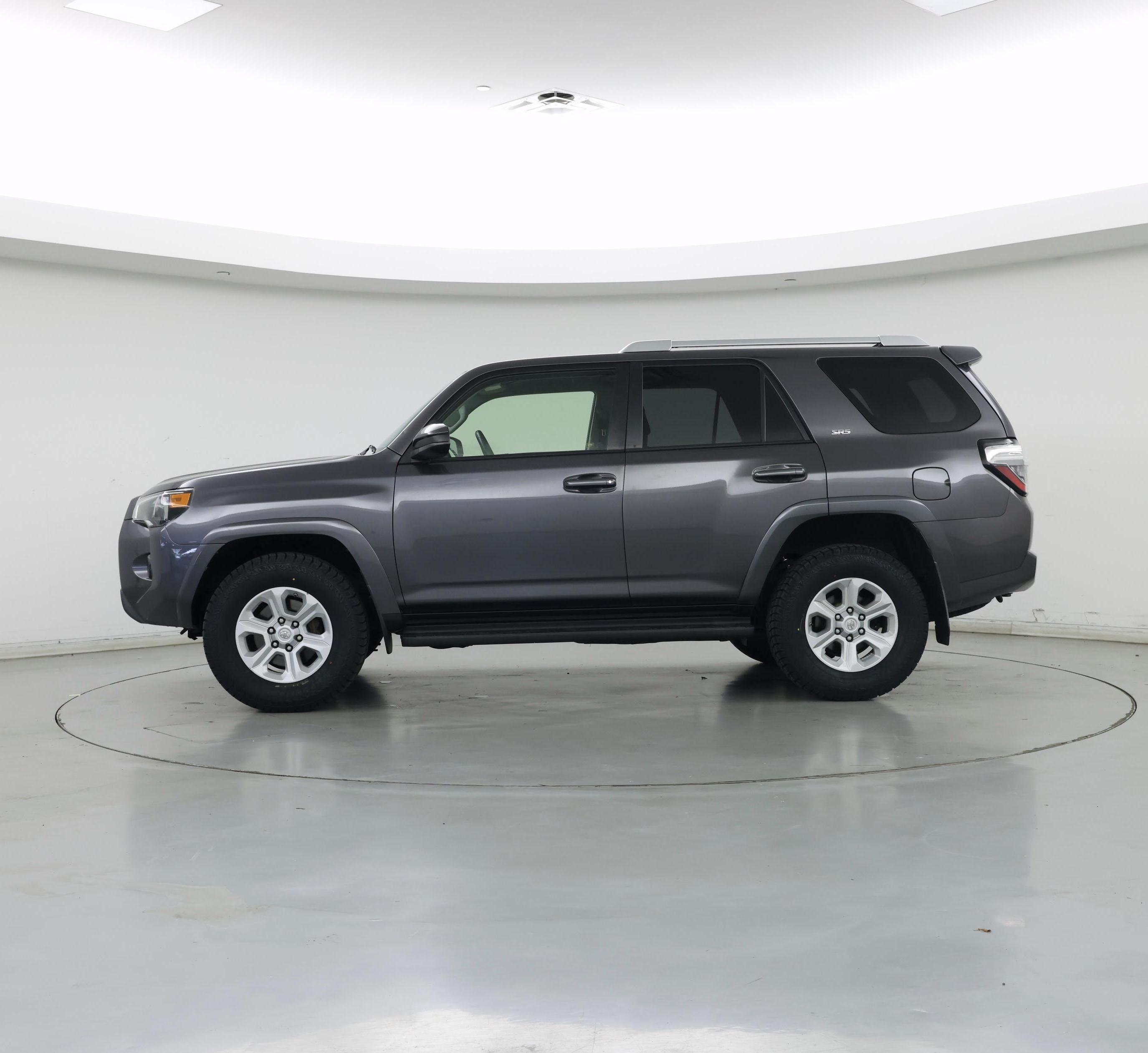 Thumbnail: 2016 Toyota 4Runner - 3