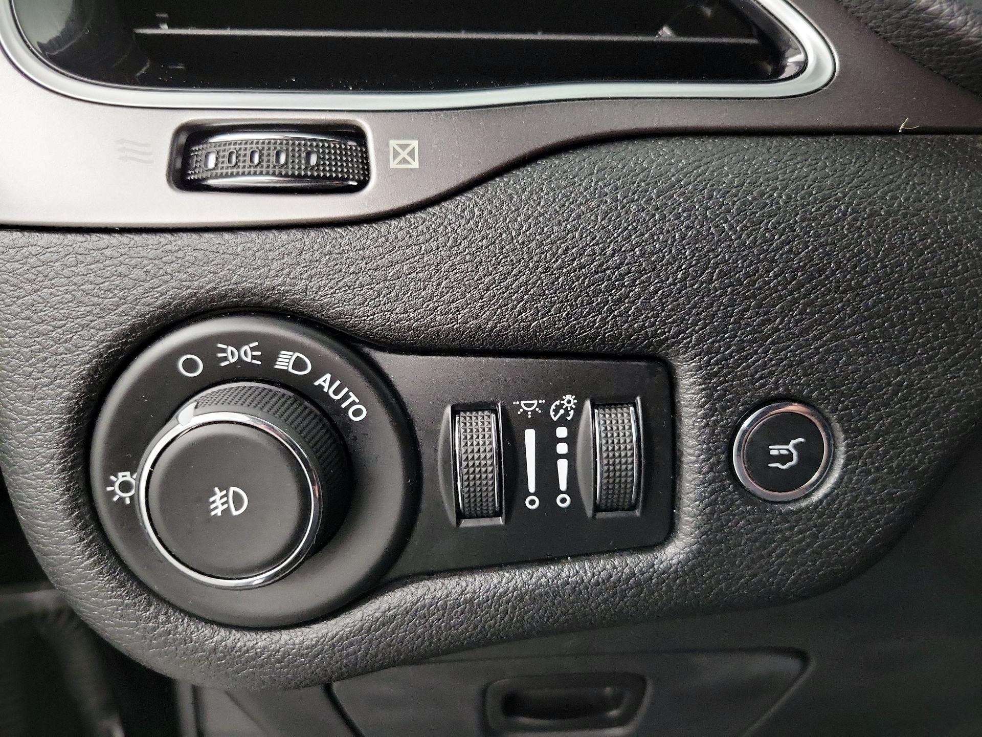 Thumbnail: 2019 Jeep Cherokee - 13