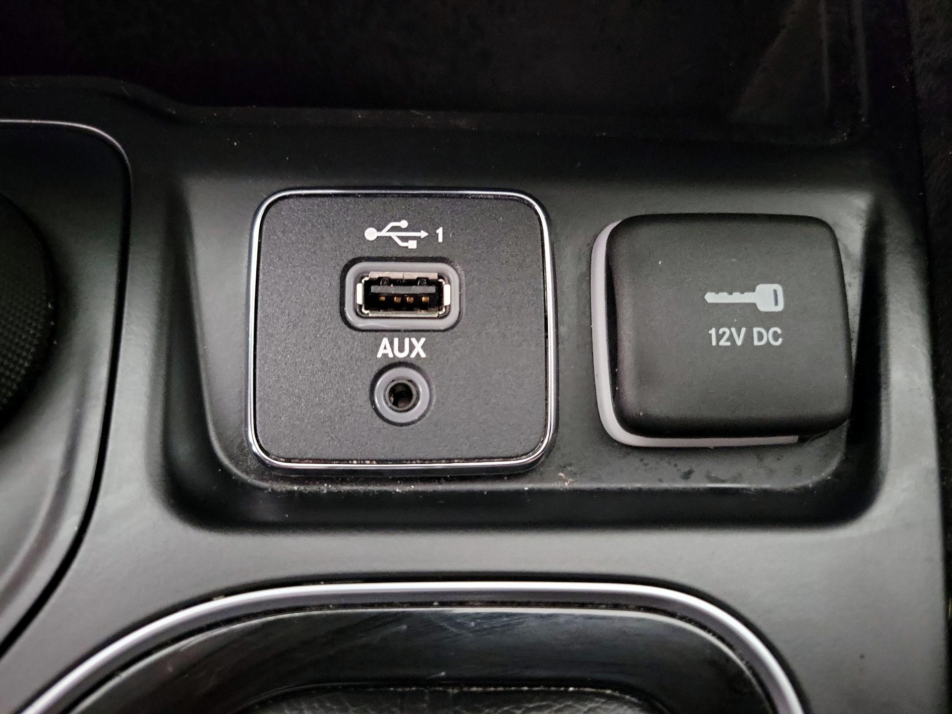 Thumbnail: 2019 Jeep Cherokee - 18