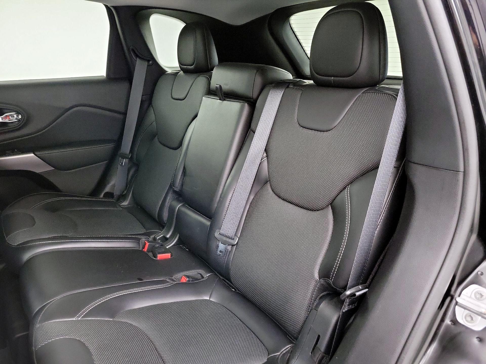 Thumbnail: 2019 Jeep Cherokee - 20