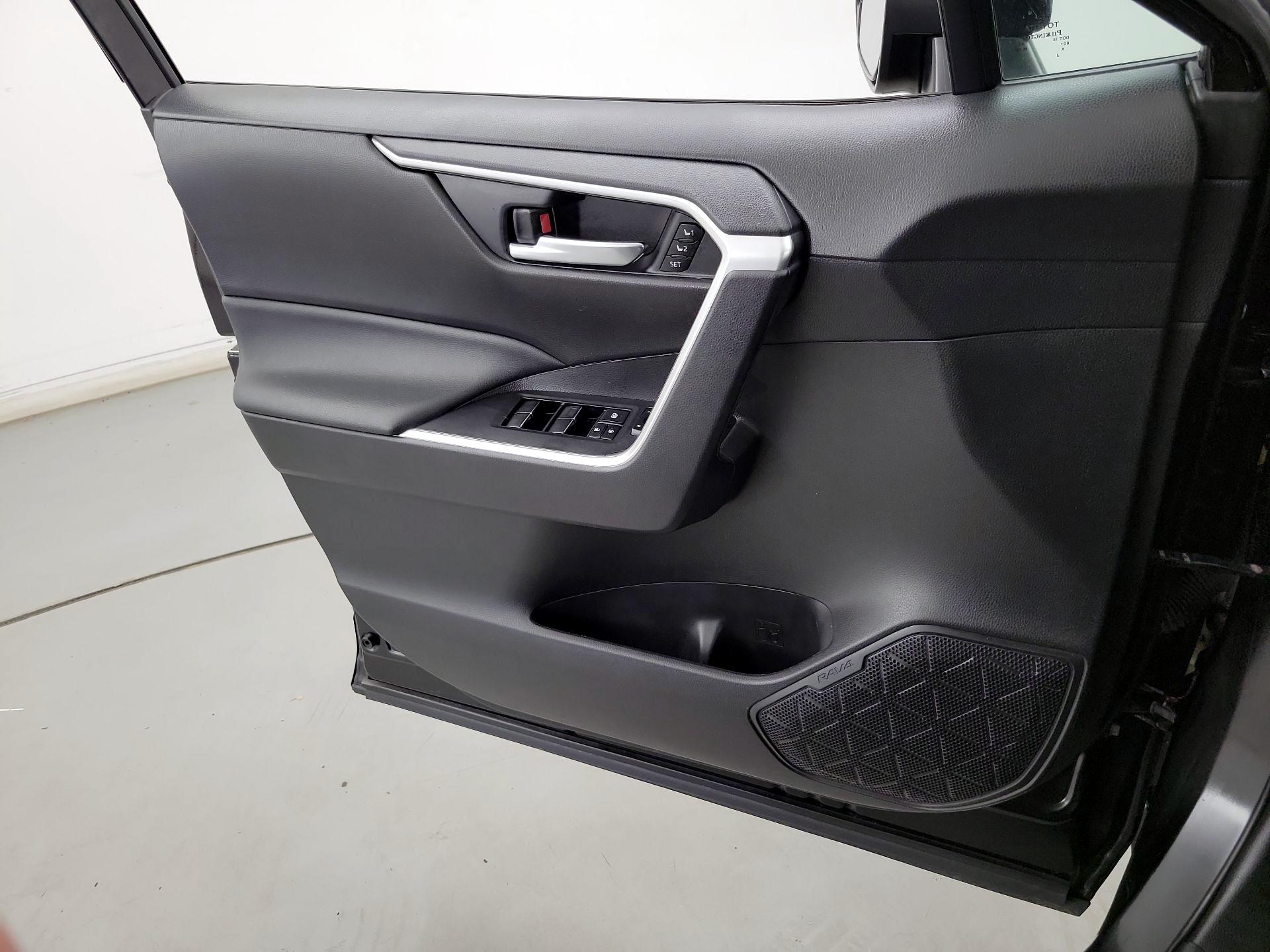 Thumbnail: 2021 Toyota RAV4 - 12