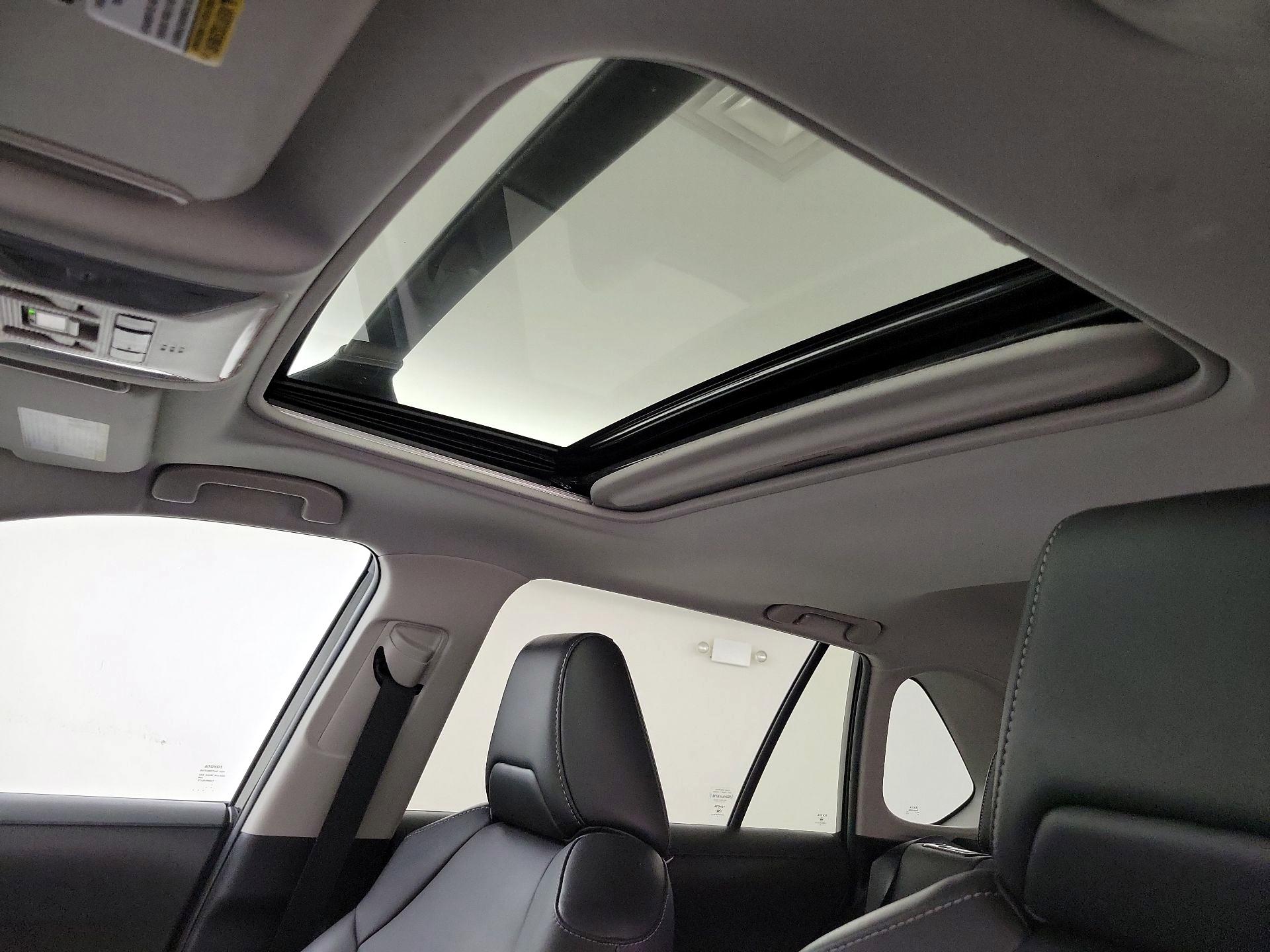 Thumbnail: 2021 Toyota RAV4 - 20