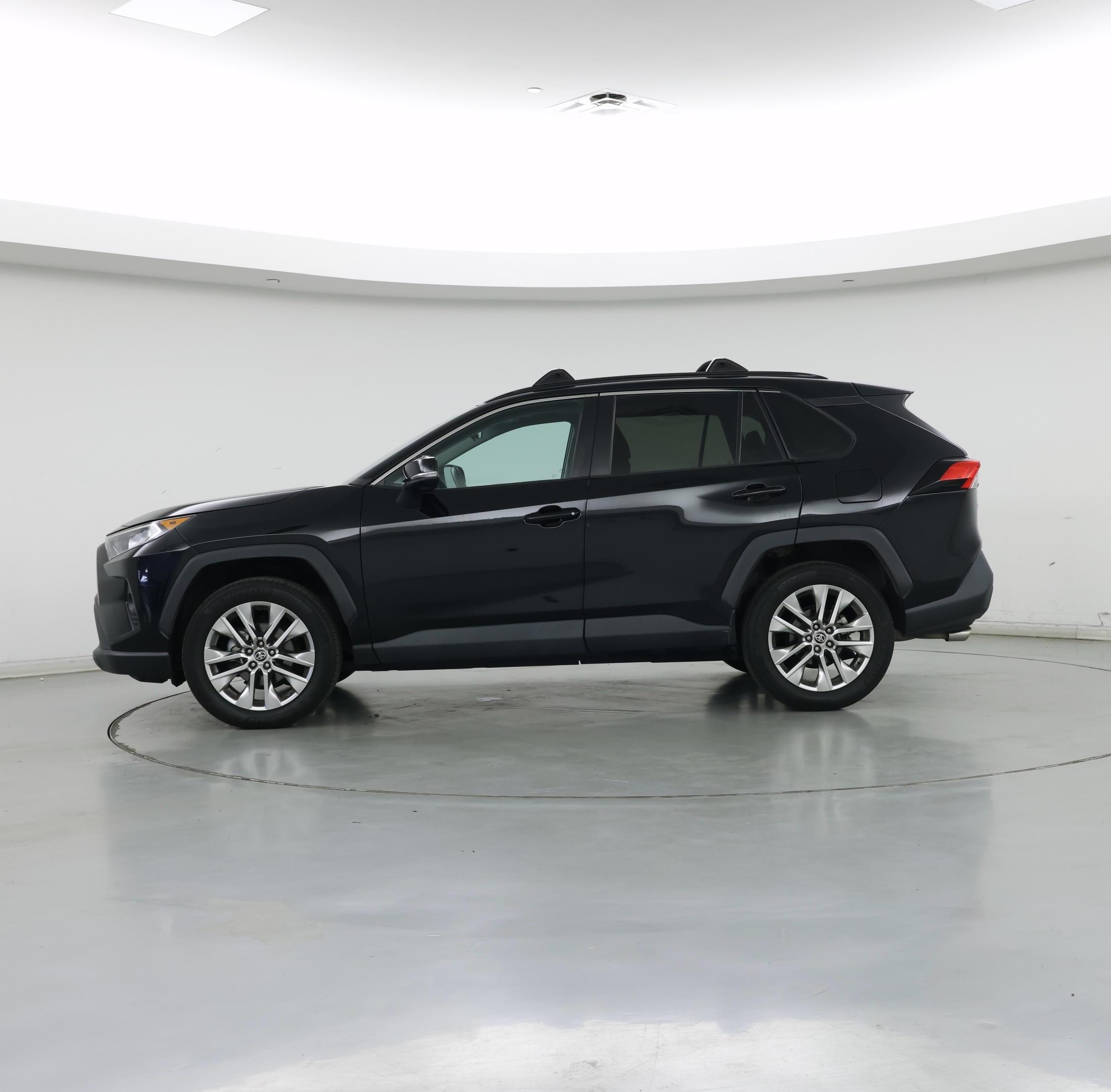Thumbnail: 2021 Toyota RAV4 - 3