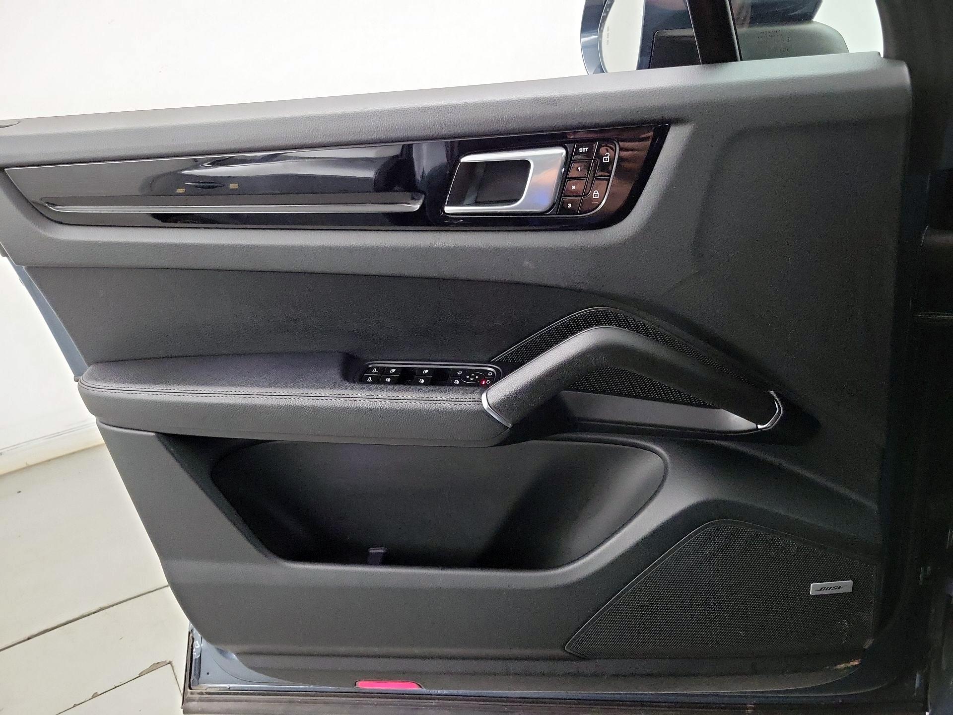 Thumbnail: 2019 Porsche Cayenne - 12
