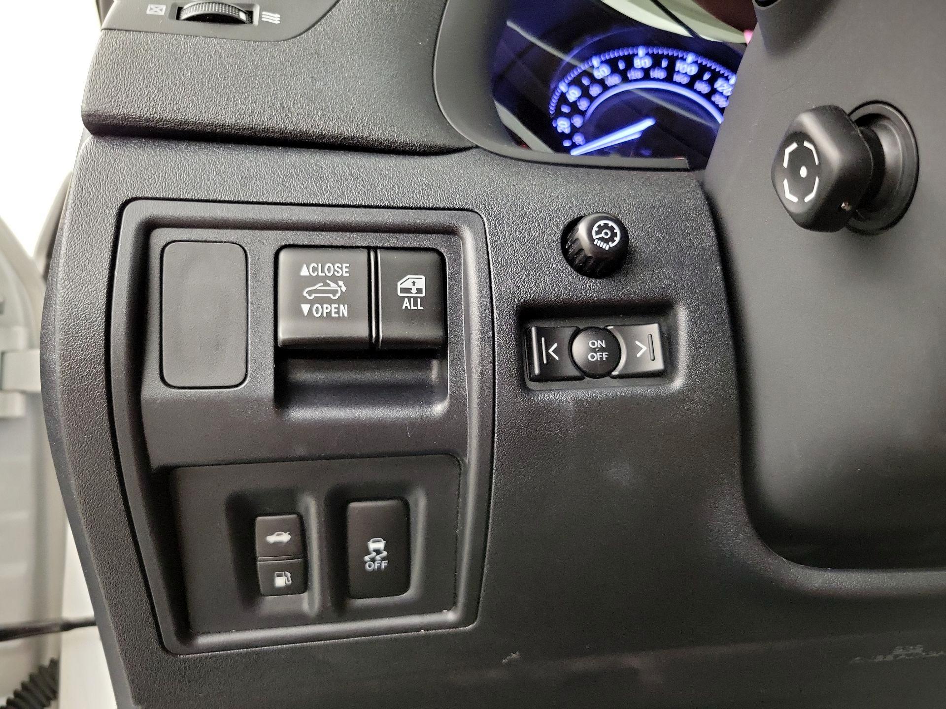 Thumbnail: 2014 Lexus IS - 13