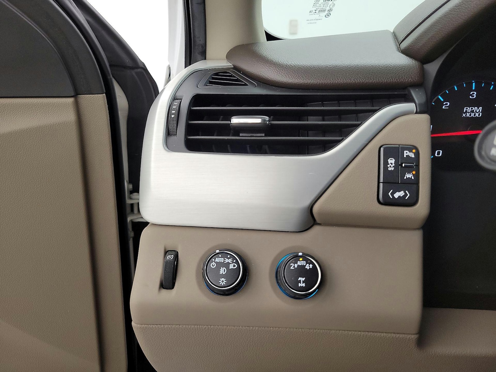 2017 GMC Yukon SLT - Photo 14