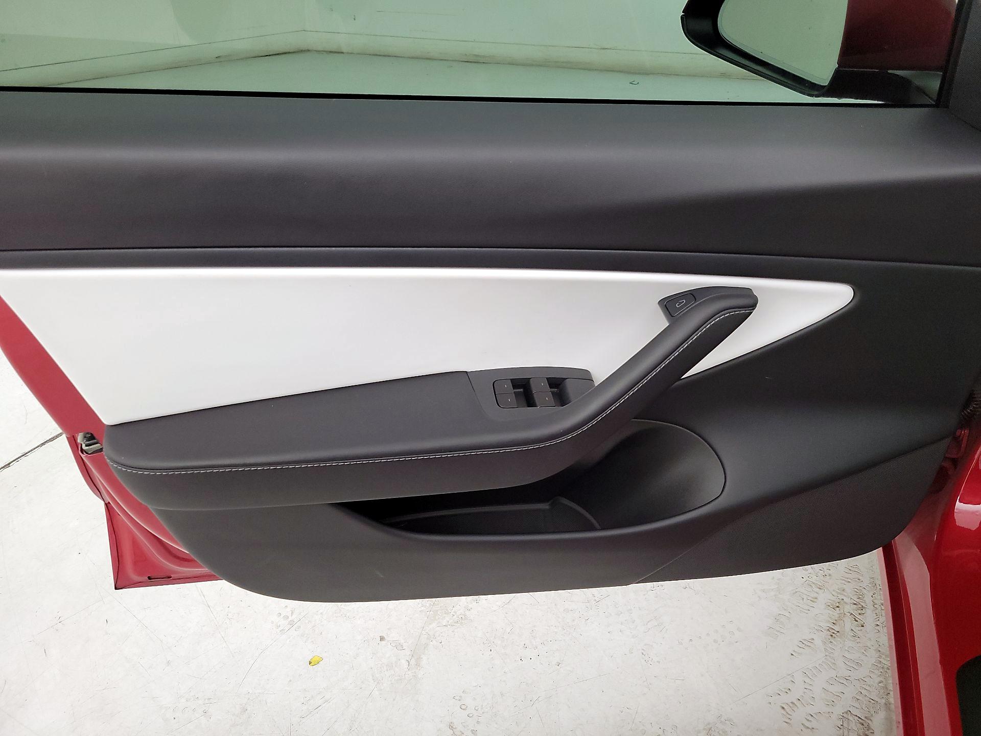 Thumbnail: 2021 Tesla Model 3 - 12