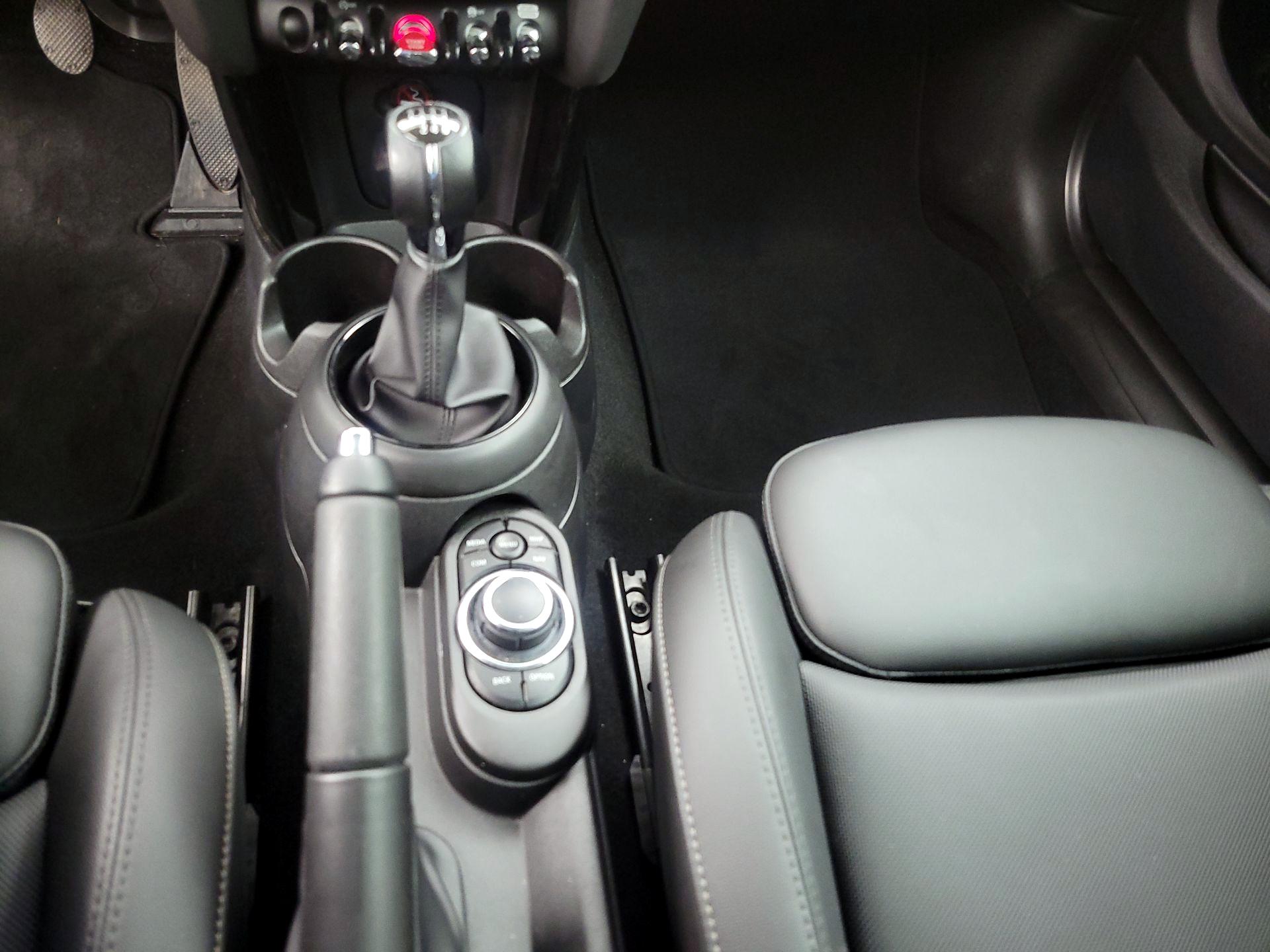 Thumbnail: 2021 MINI Cooper Hardtop - 17