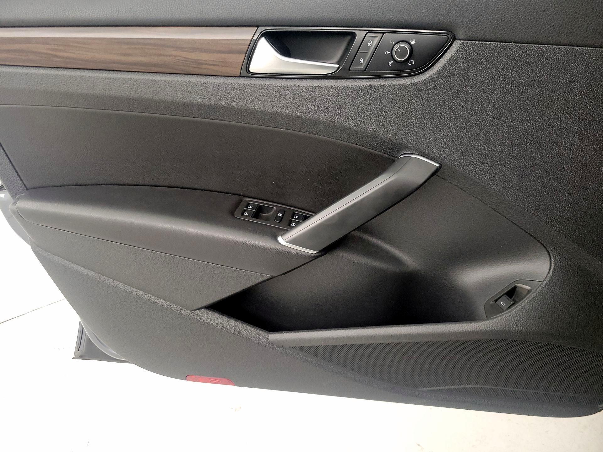 Thumbnail: 2020 Volkswagen Passat - 12