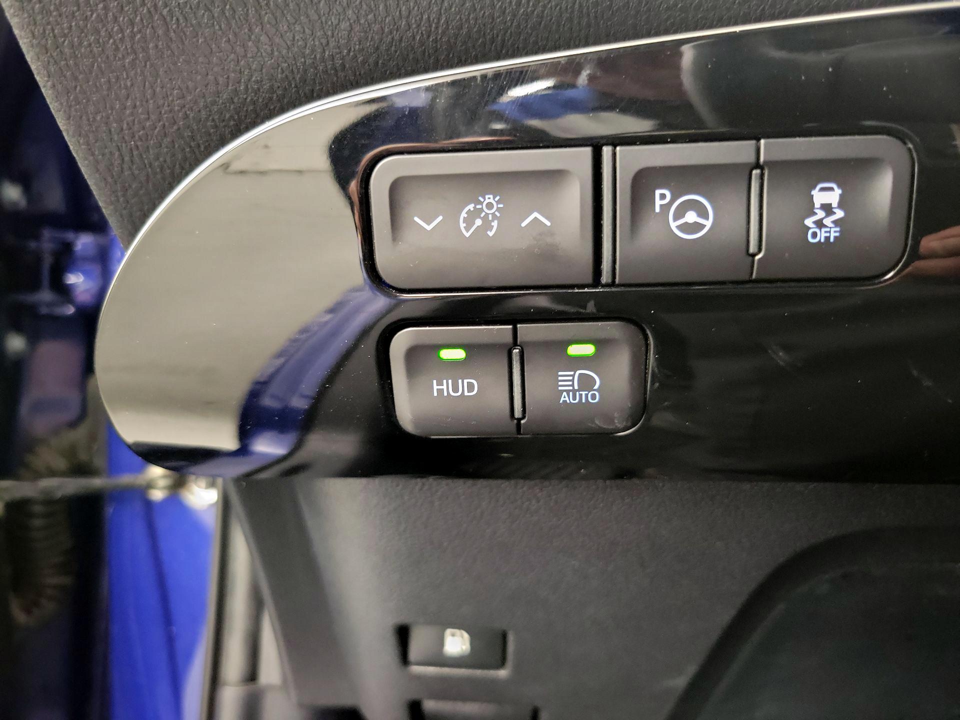 Thumbnail: 2018 Toyota Prius - 13