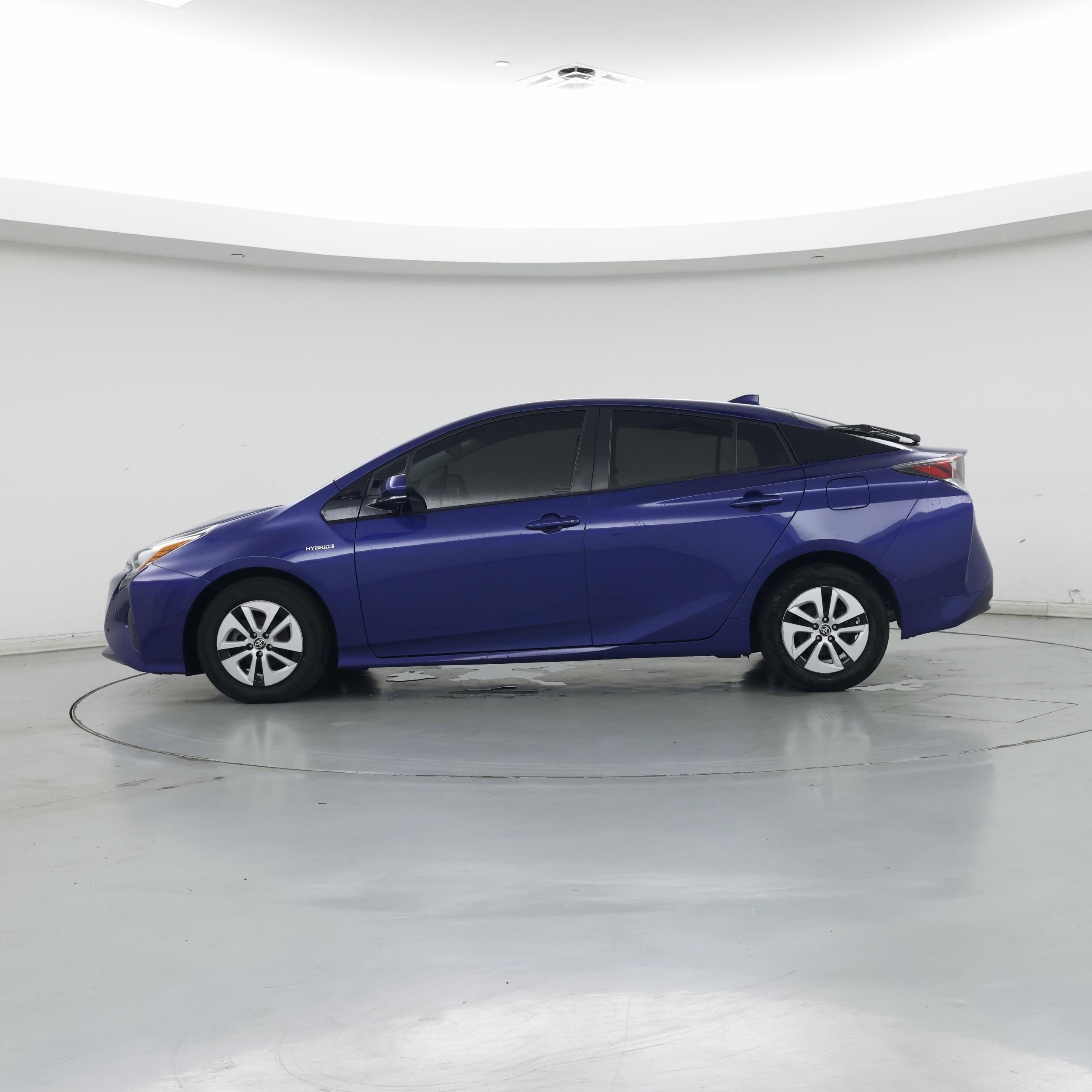 Thumbnail: 2018 Toyota Prius - 3