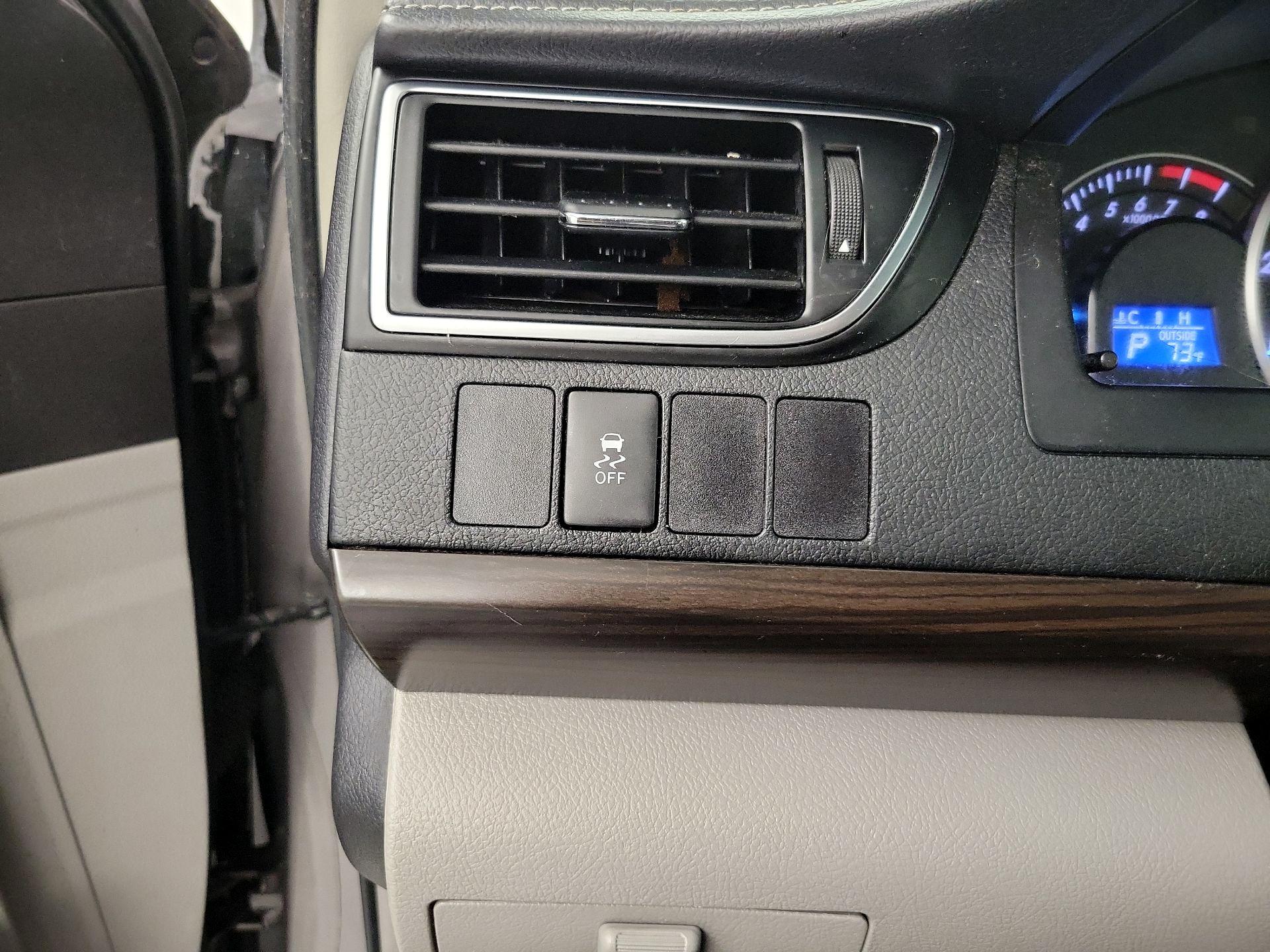 Thumbnail: 2015 Toyota Camry - 13