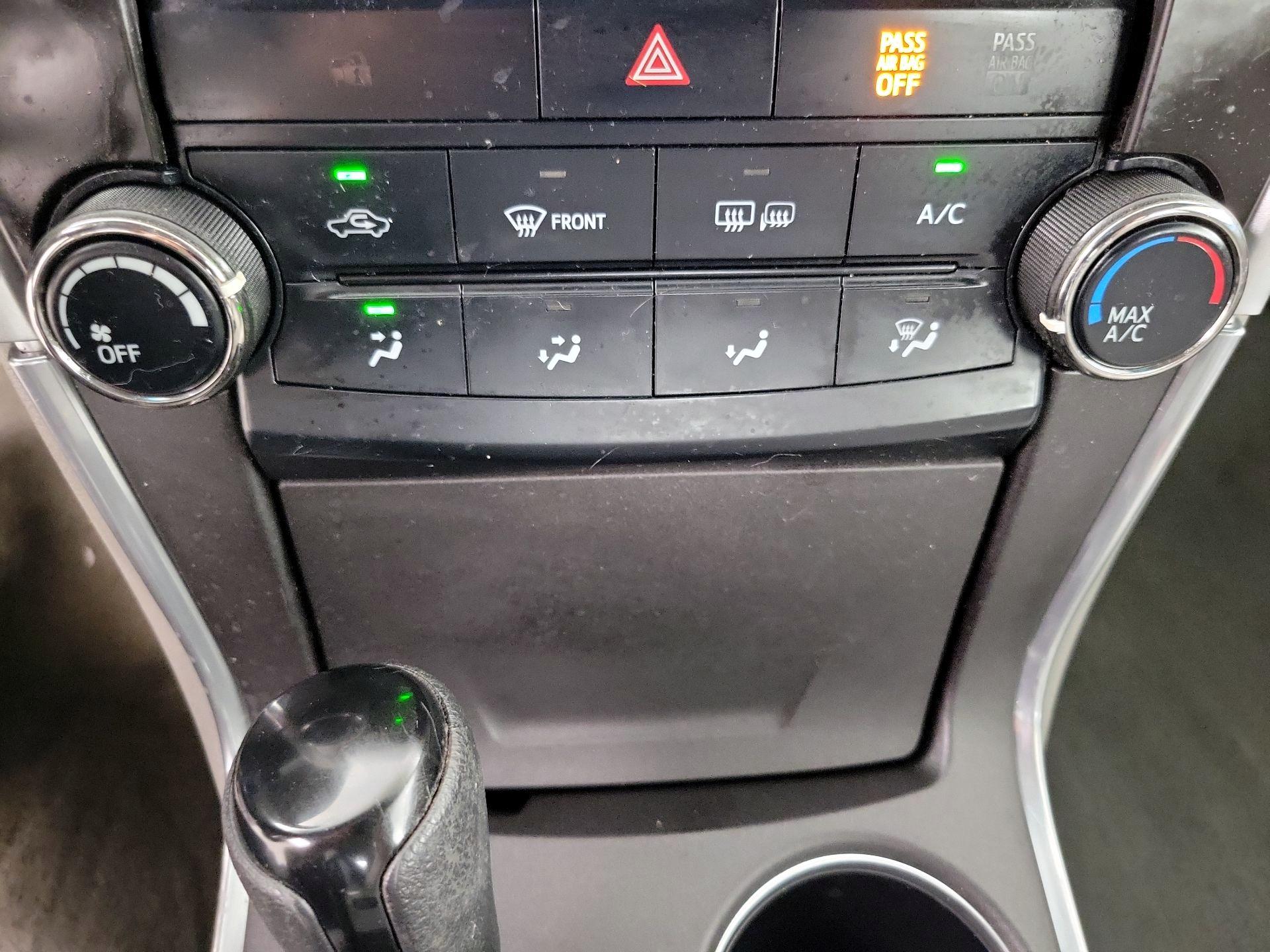 Thumbnail: 2015 Toyota Camry - 17