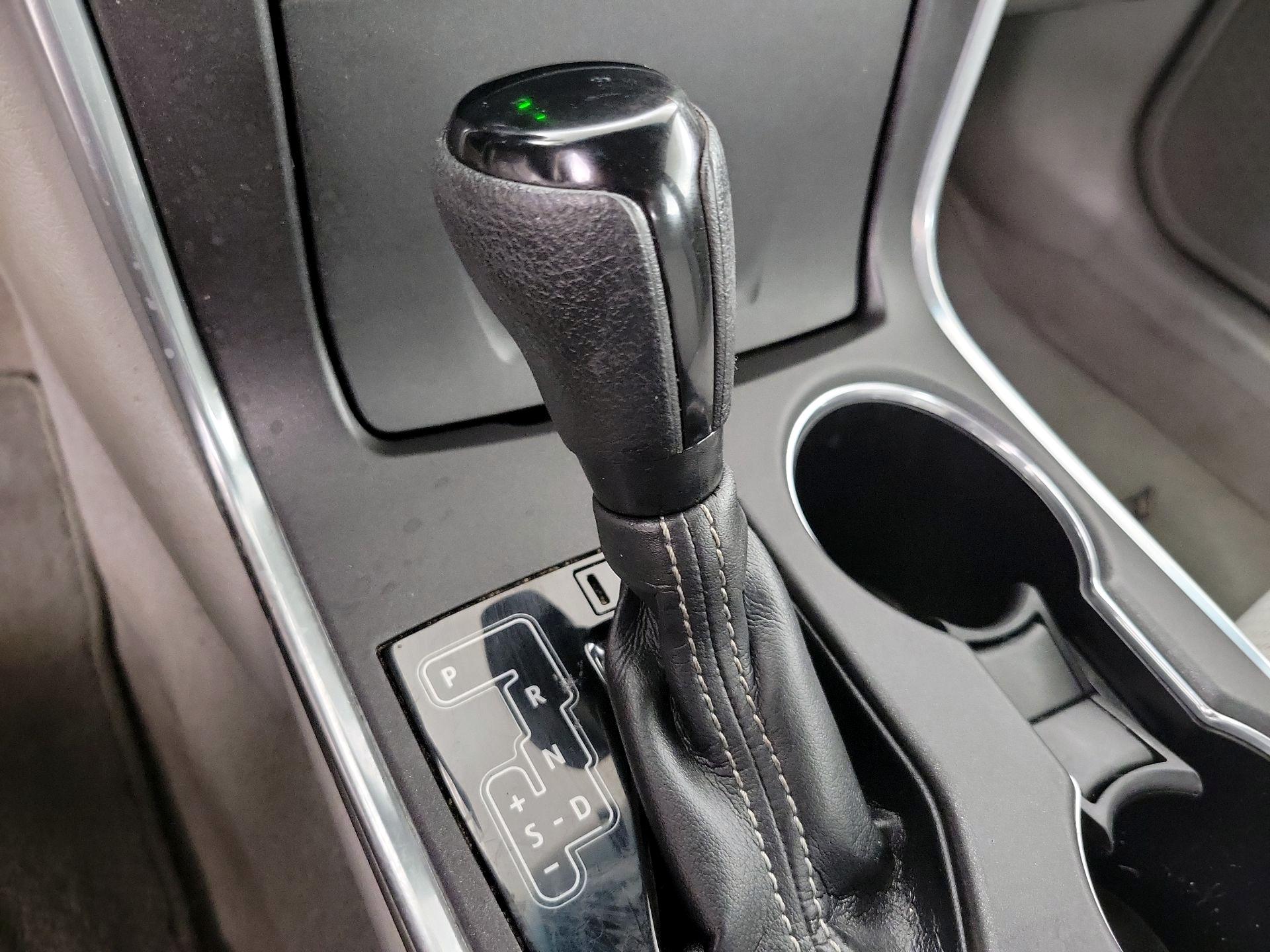 Thumbnail: 2015 Toyota Camry - 18