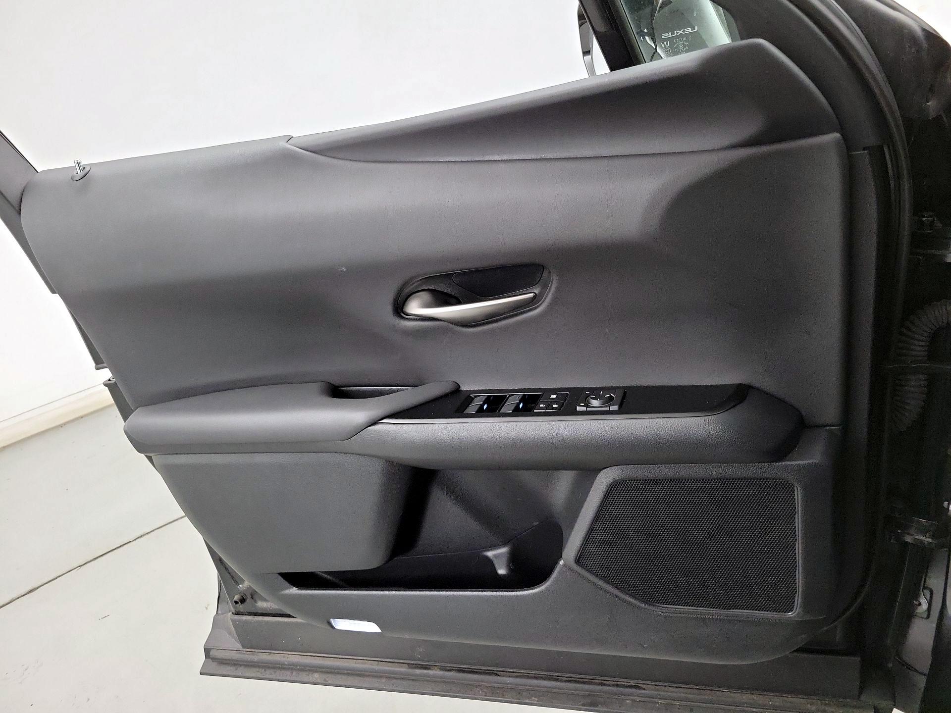 Thumbnail: 2021 Lexus UX - 12