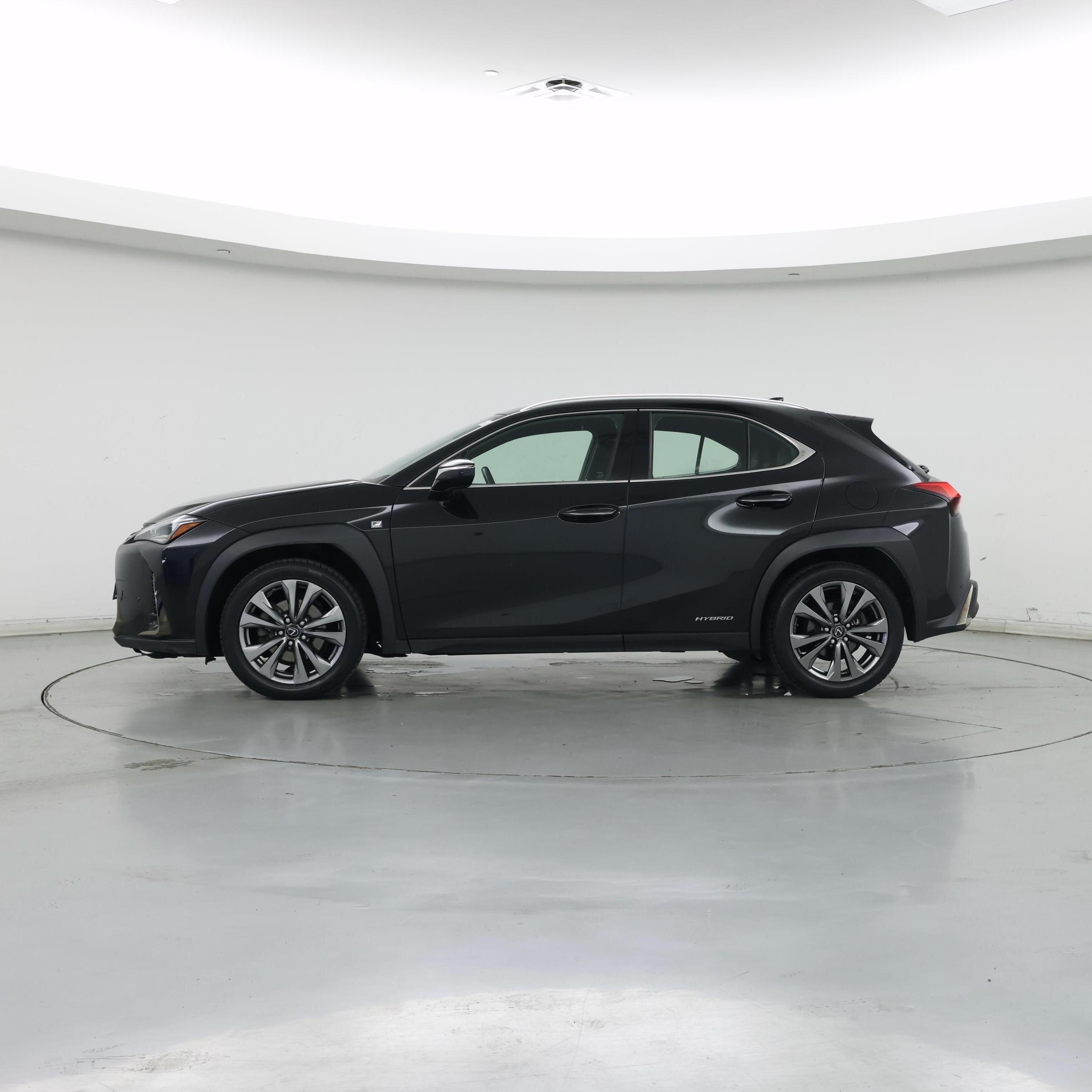 Thumbnail: 2021 Lexus UX - 3