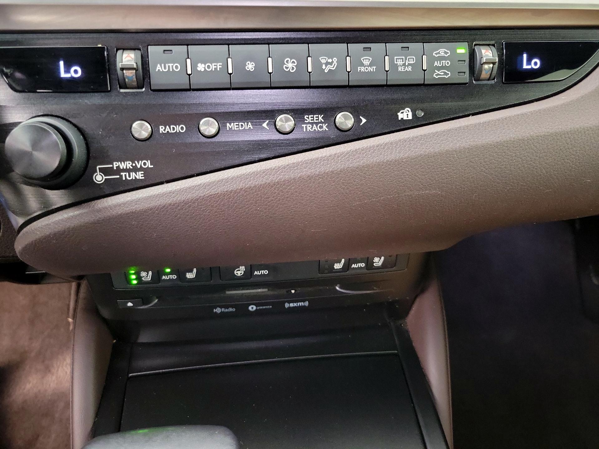Thumbnail: 2019 Lexus ES - 17