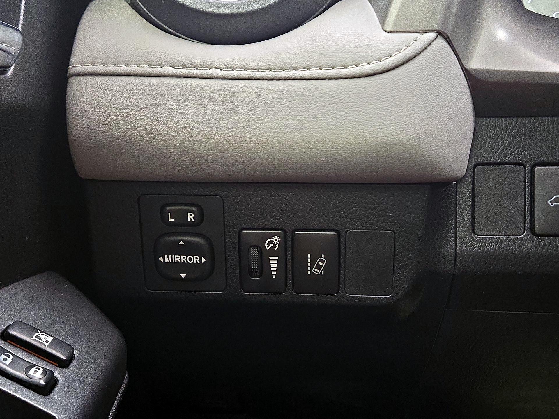 Thumbnail: 2018 Toyota RAV4 - 13
