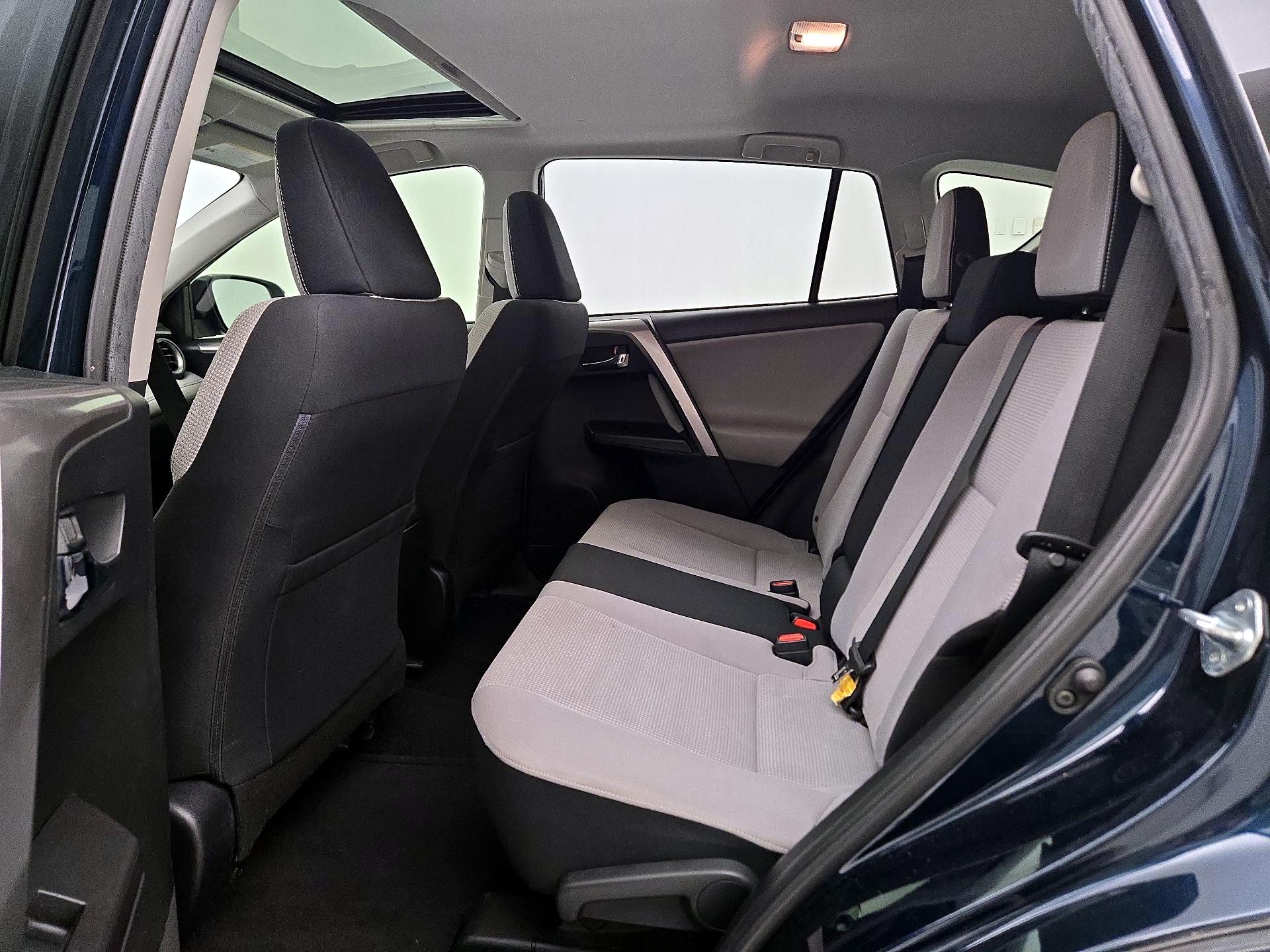 Thumbnail: 2018 Toyota RAV4 - 20