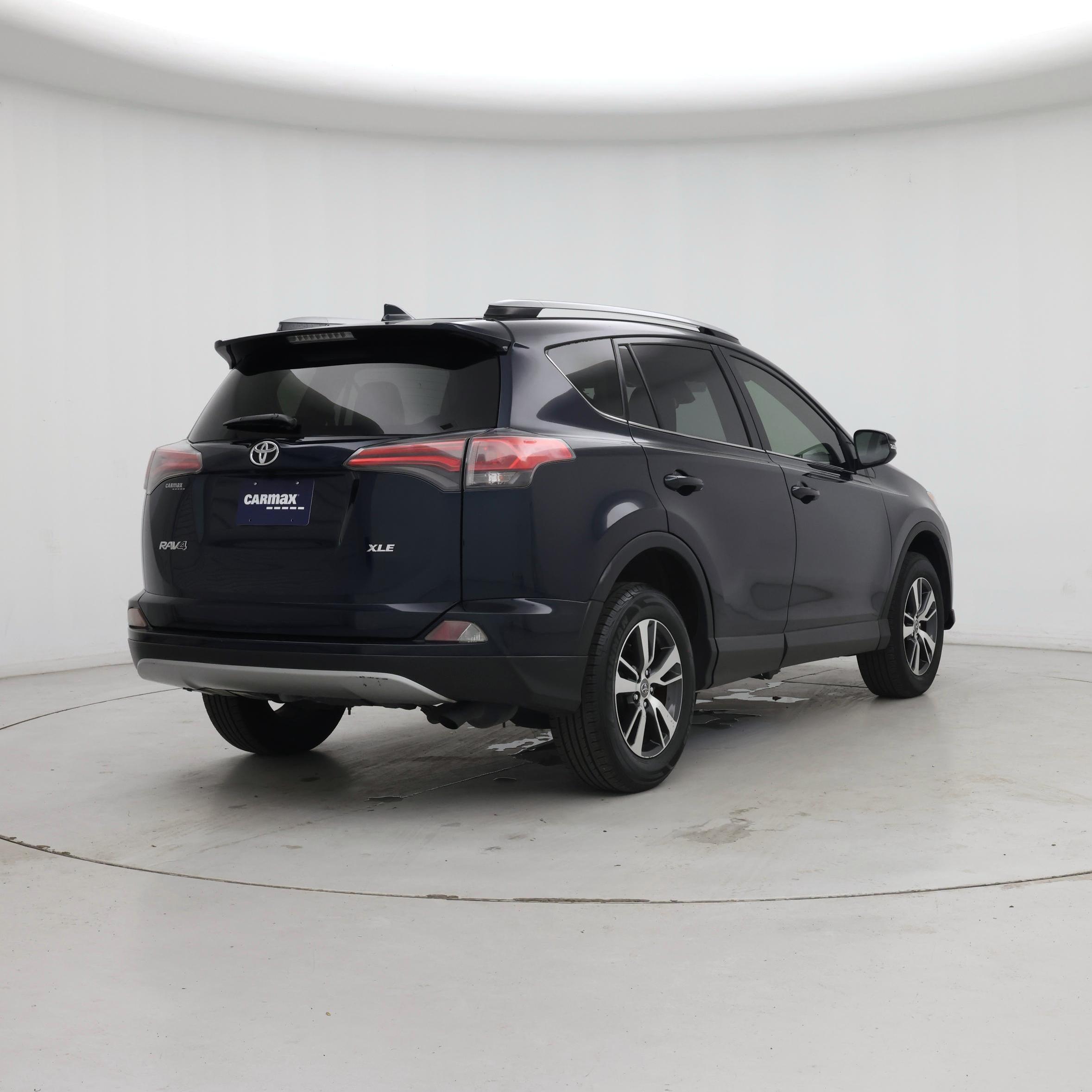 Thumbnail: 2018 Toyota RAV4 - 8